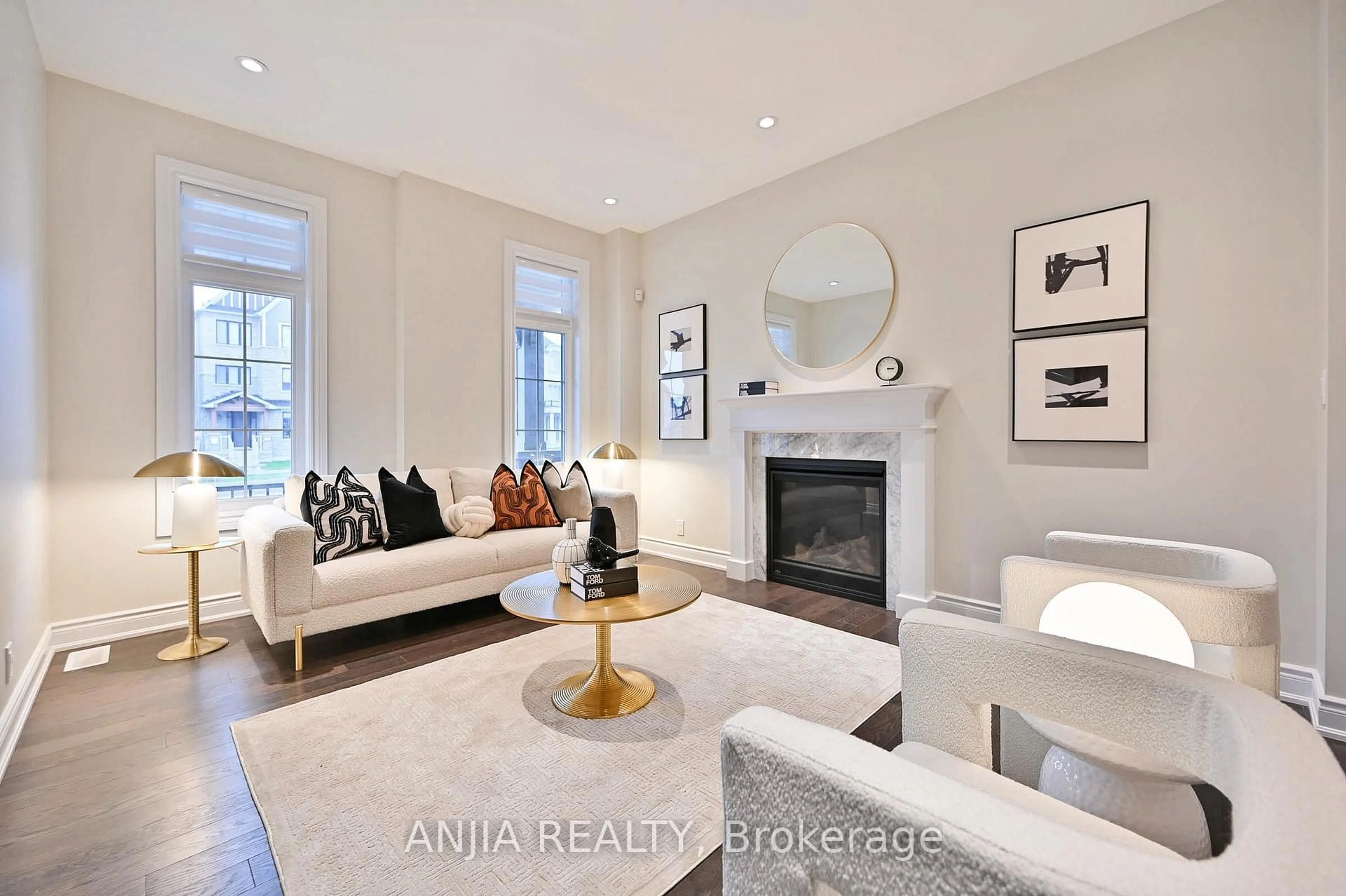 Living room with furniture, unknown for 19 York Downs Blvd, Markham Ontario L6C 3J5
