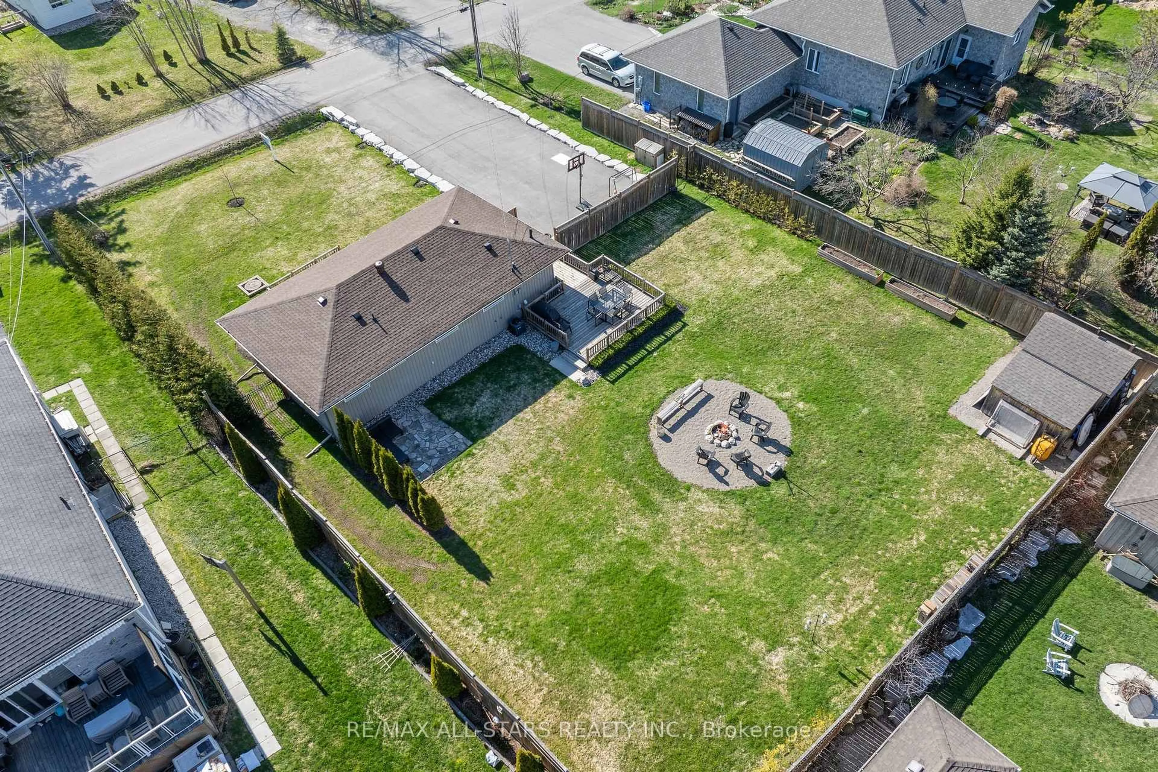 A pic from outside/outdoor area/front of a property/back of a property/a pic from drone, street for 19 Joel Ave, Georgina Ontario L0E 1S0