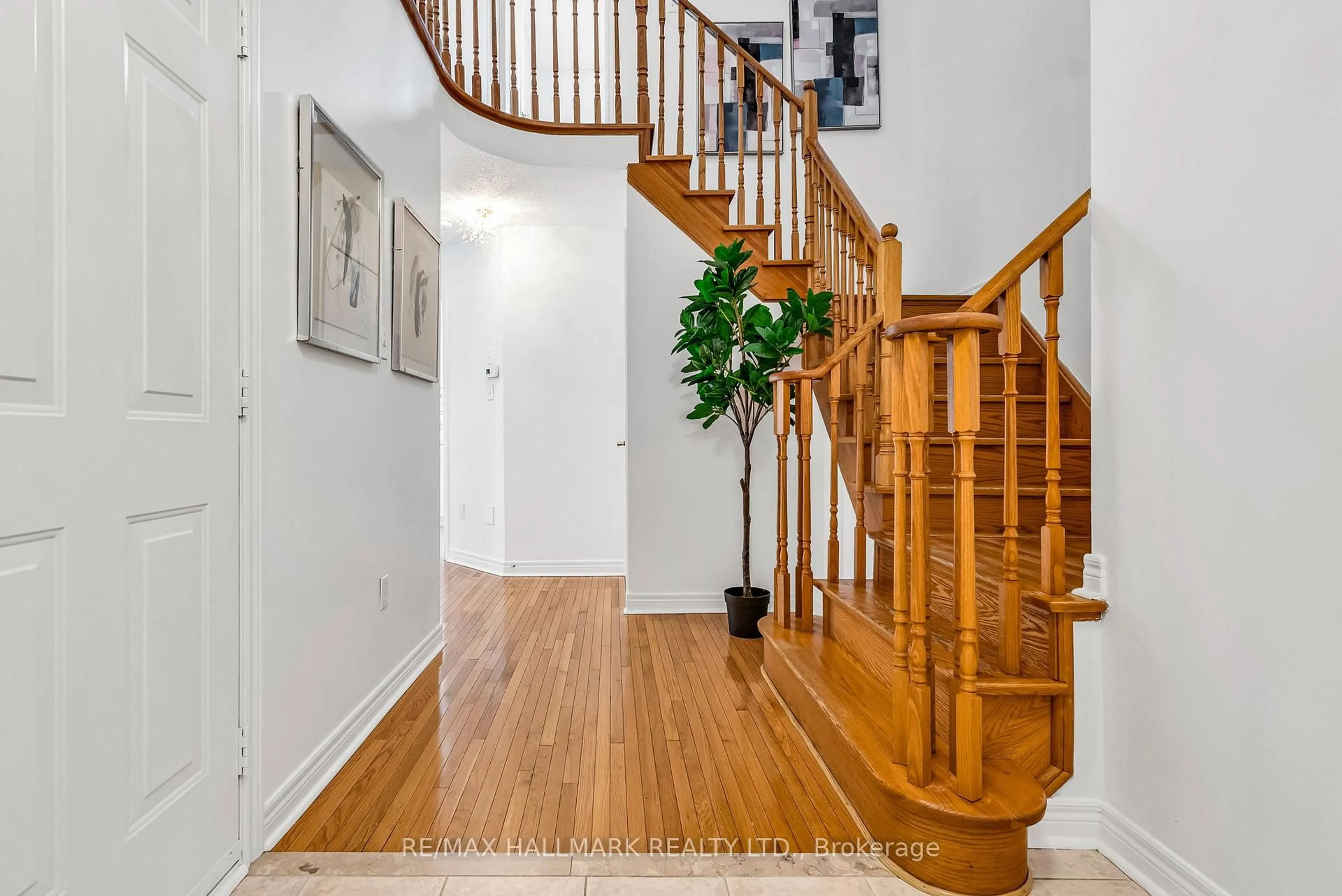 Indoor foyer for 79 Aventura Cres, Vaughan Ontario L4H 2G2
