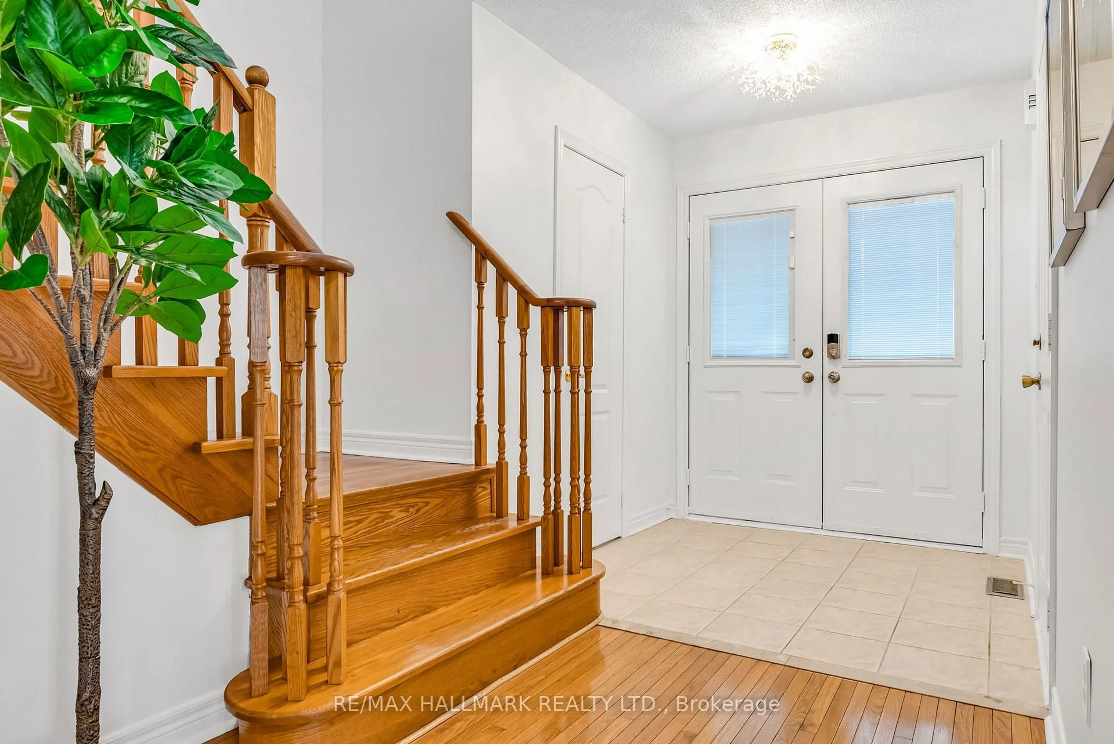 Indoor entryway for 79 Aventura Cres, Vaughan Ontario L4H 2G2