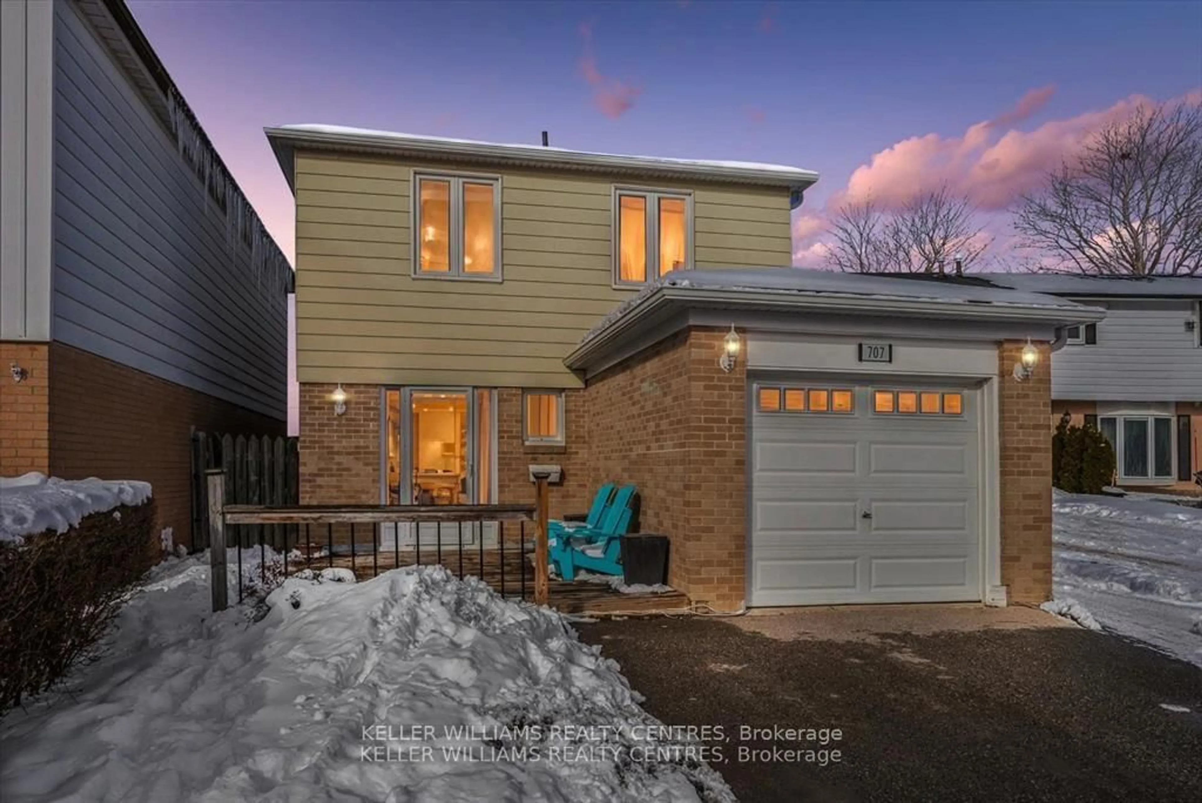 Home with brick exterior material, street for 707 Jackson Crt, Newmarket Ontario L3Y 5A5