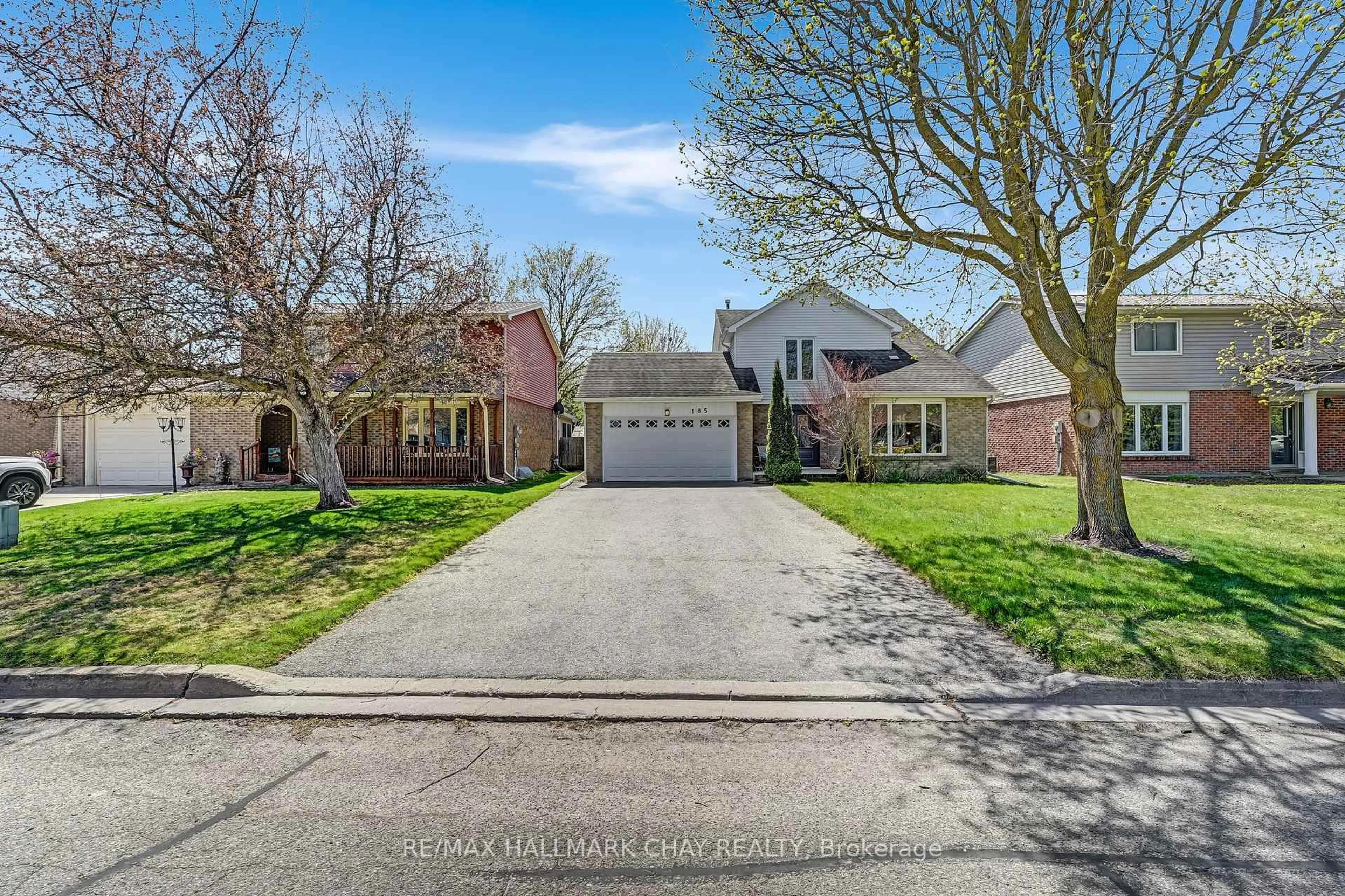 A pic from outside/outdoor area/front of a property/back of a property/a pic from drone, street for 185 Tupper St, New Tecumseth Ontario L9R 1E1