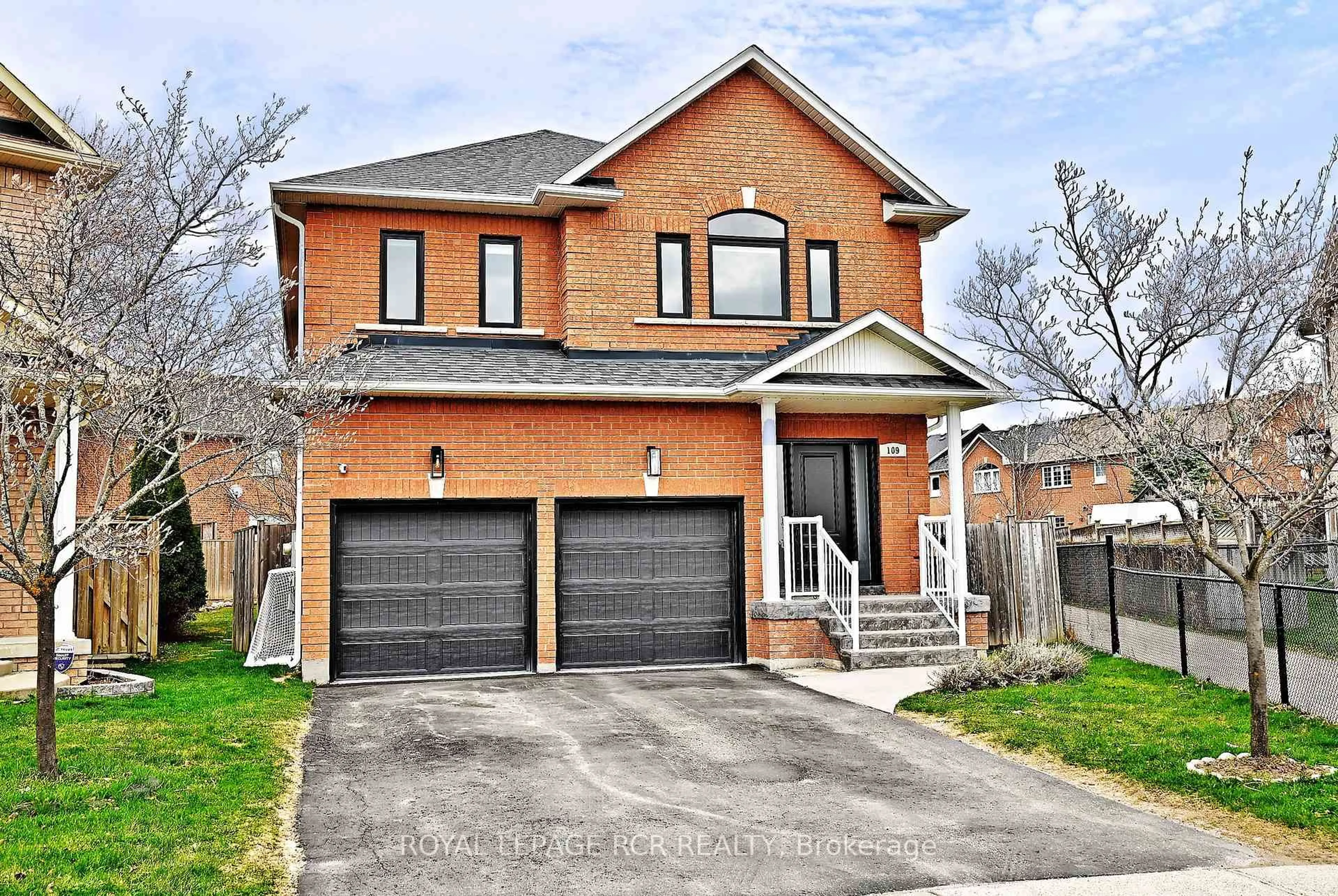 Home with brick exterior material, street for 109 Woodbury Cres, Newmarket Ontario L3X 2T3