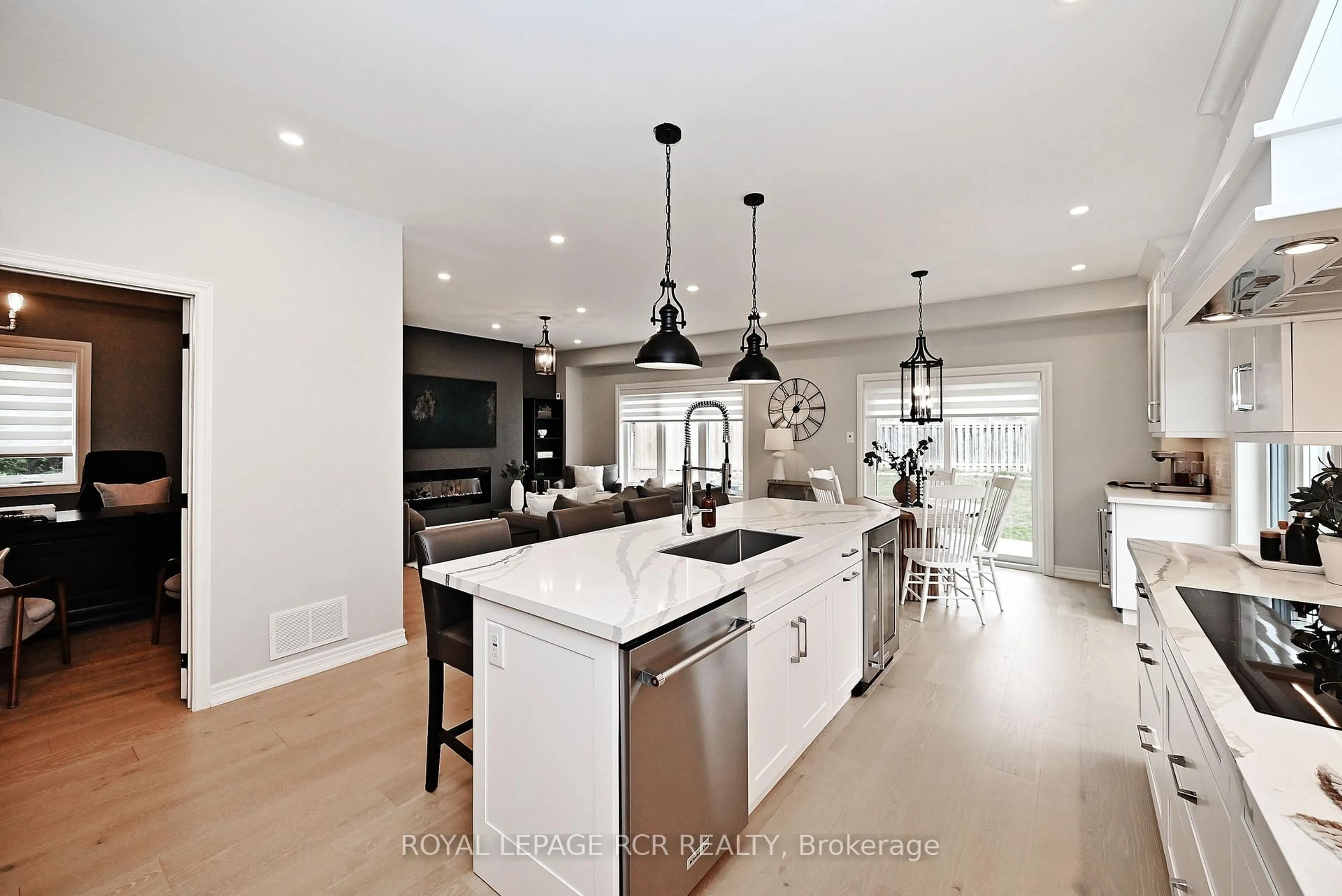 Open concept kitchen, unknown for 109 Woodbury Cres, Newmarket Ontario L3X 2T3