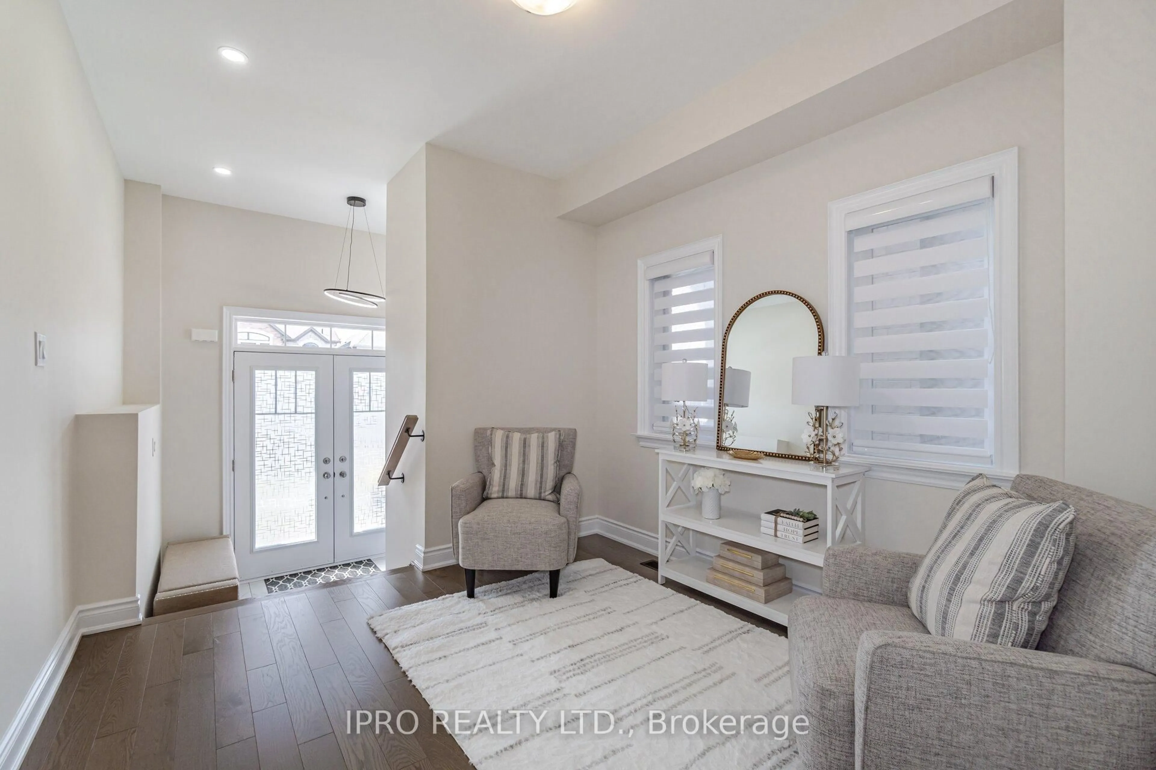 Indoor entryway for 95 Kennedy Blvd, New Tecumseth Ontario L9R 0T3