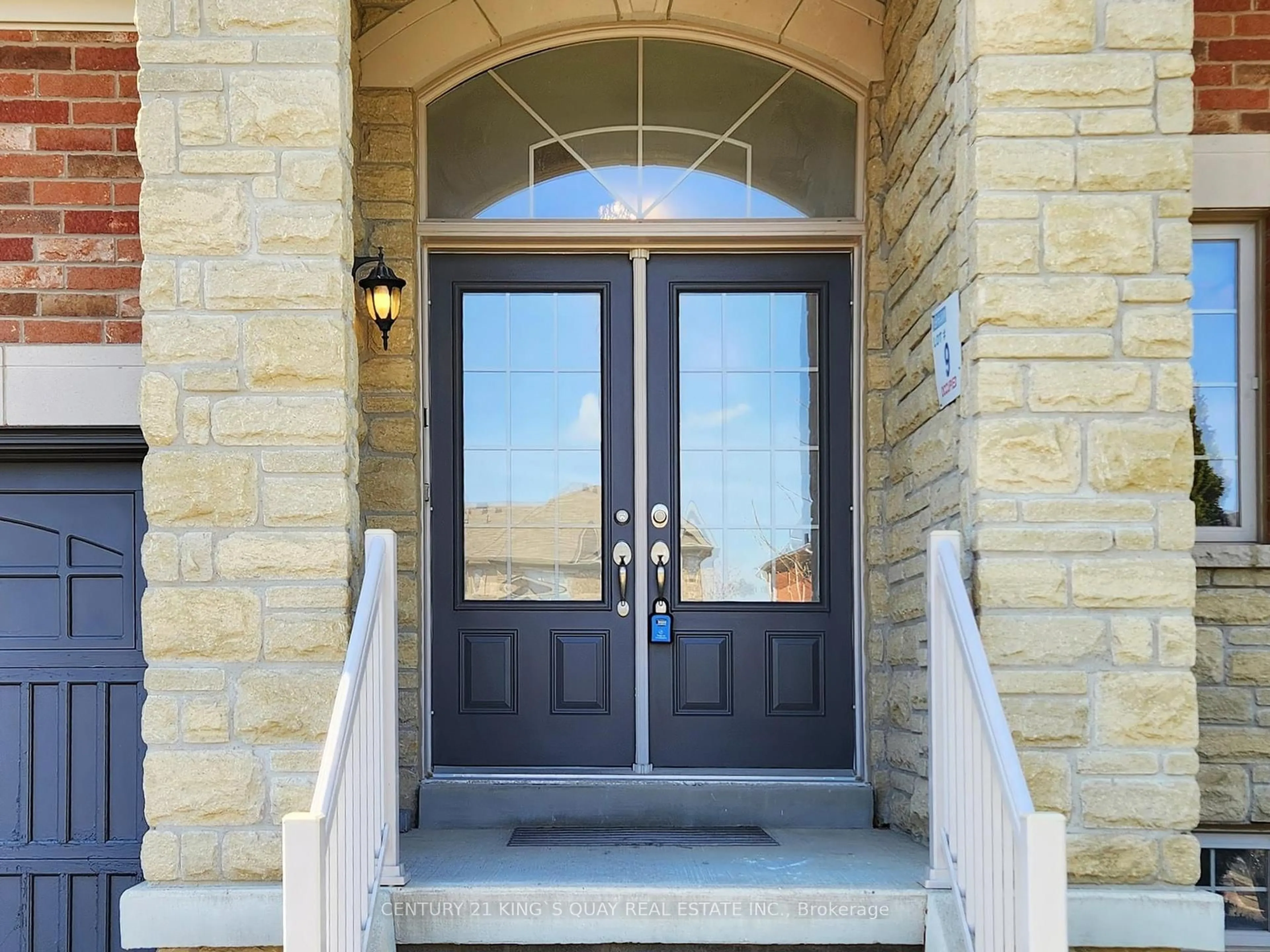 Indoor entryway for 36 Vettese Crt, Markham Ontario L6B 0V6