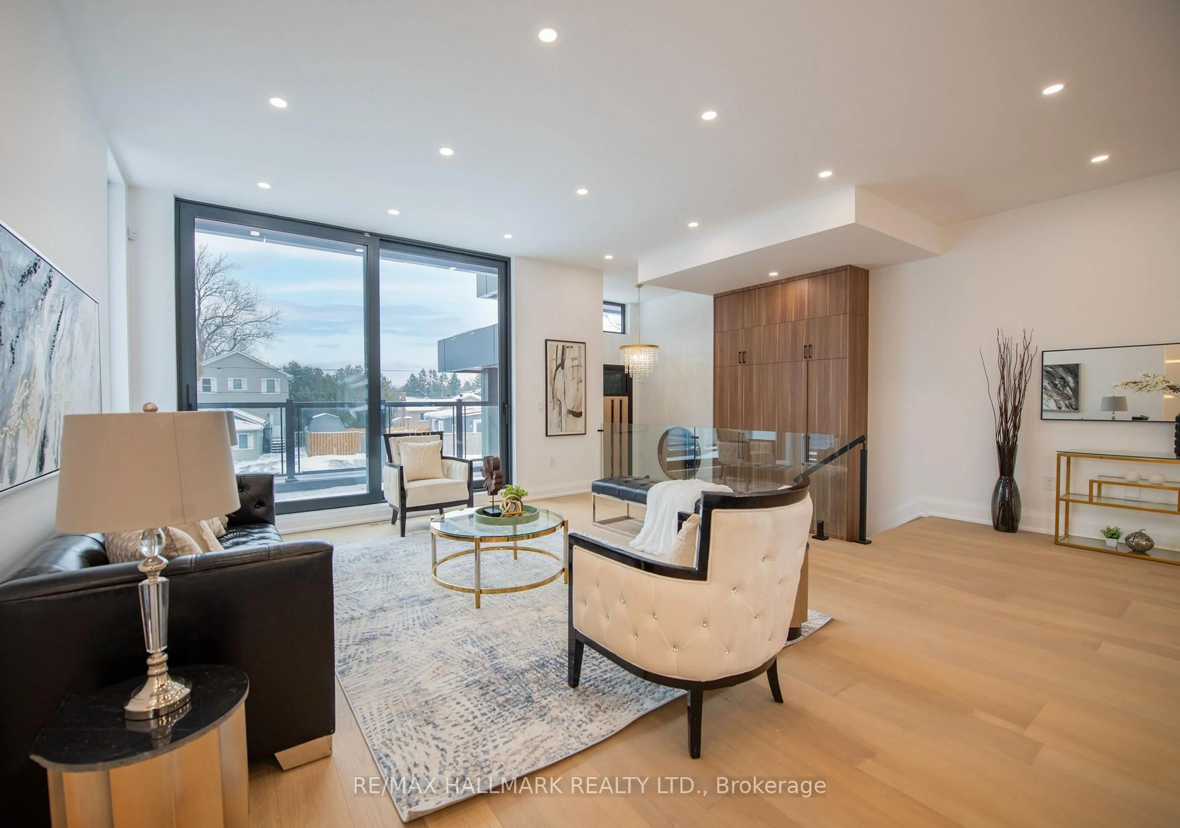Living room with furniture, unknown for 52 Wildwood Ave, Richmond Hill Ontario L4E 3B3