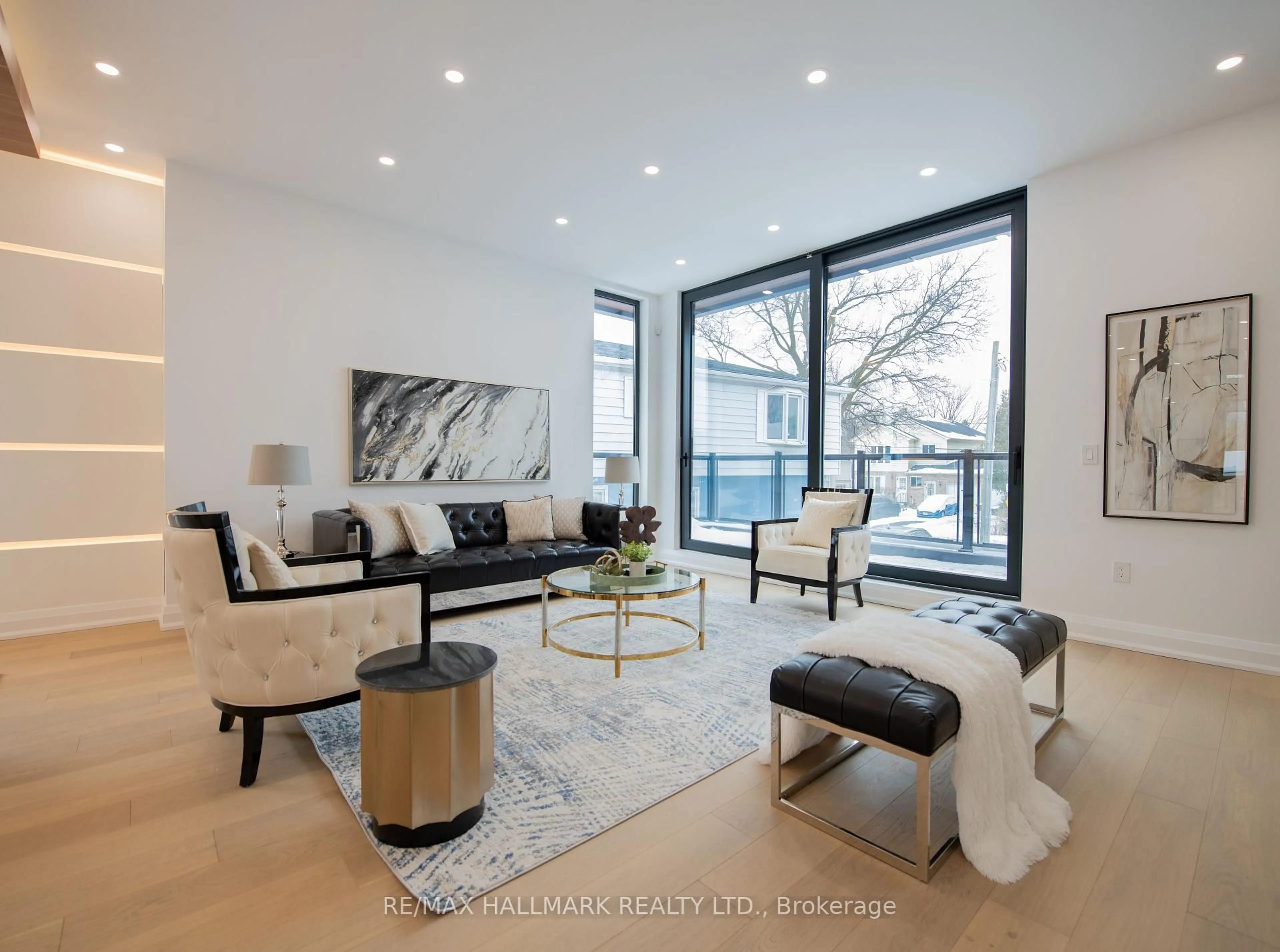 Living room with furniture, unknown for 52 Wildwood Ave, Richmond Hill Ontario L4E 3B3