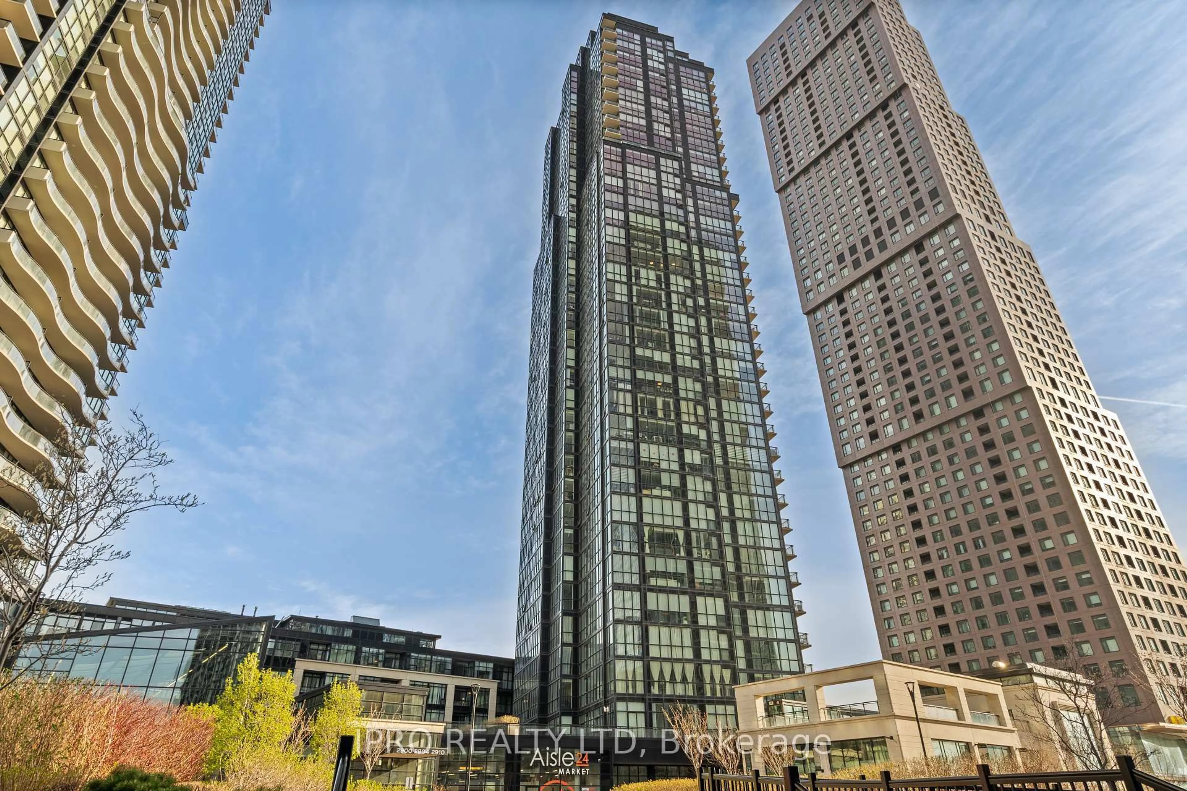 Indoor foyer for 2910 Highway 7 N/A #1909, Vaughan Ontario L4K 0H8