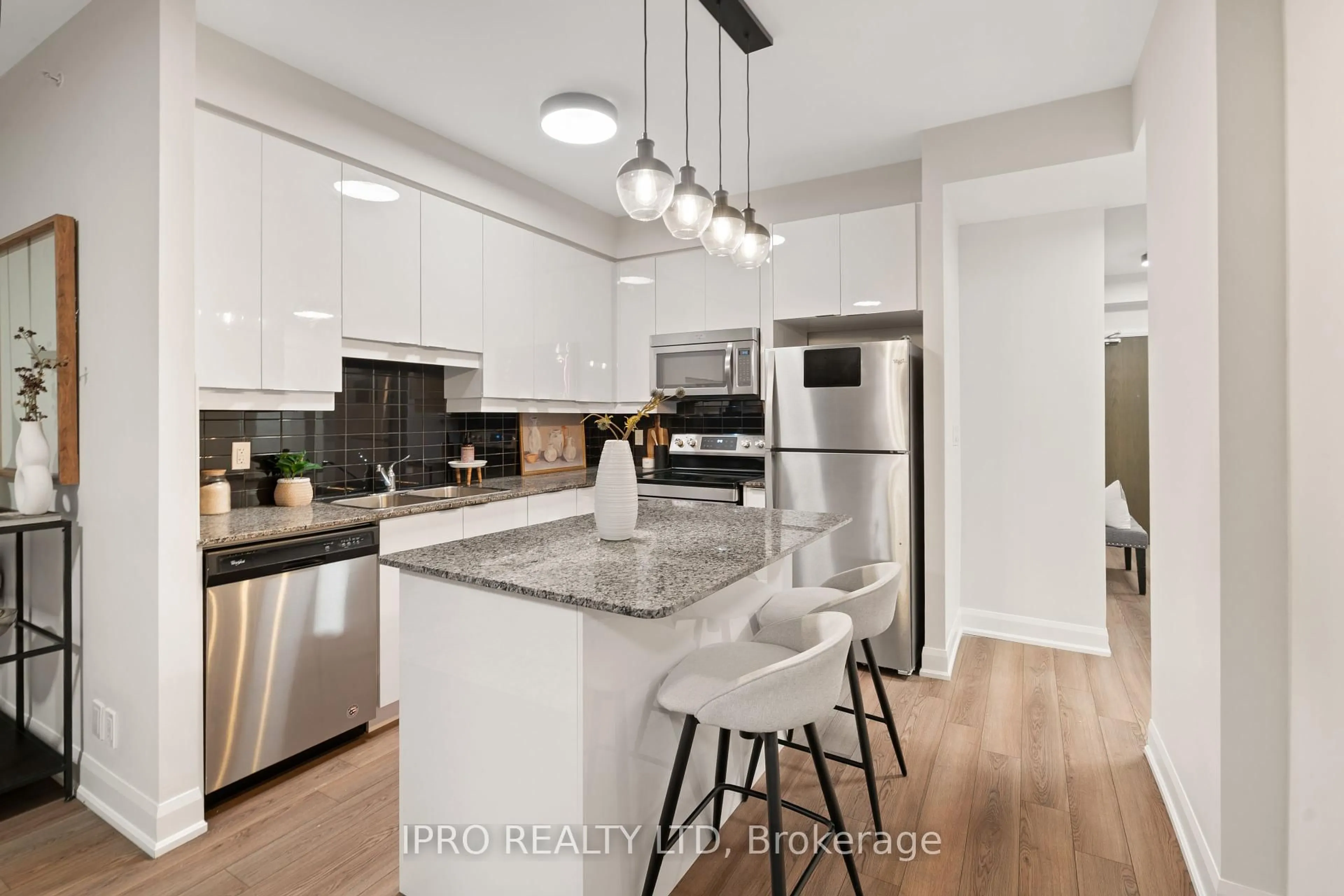 Contemporary kitchen, unknown for 2910 Highway 7 N/A #1909, Vaughan Ontario L4K 0H8