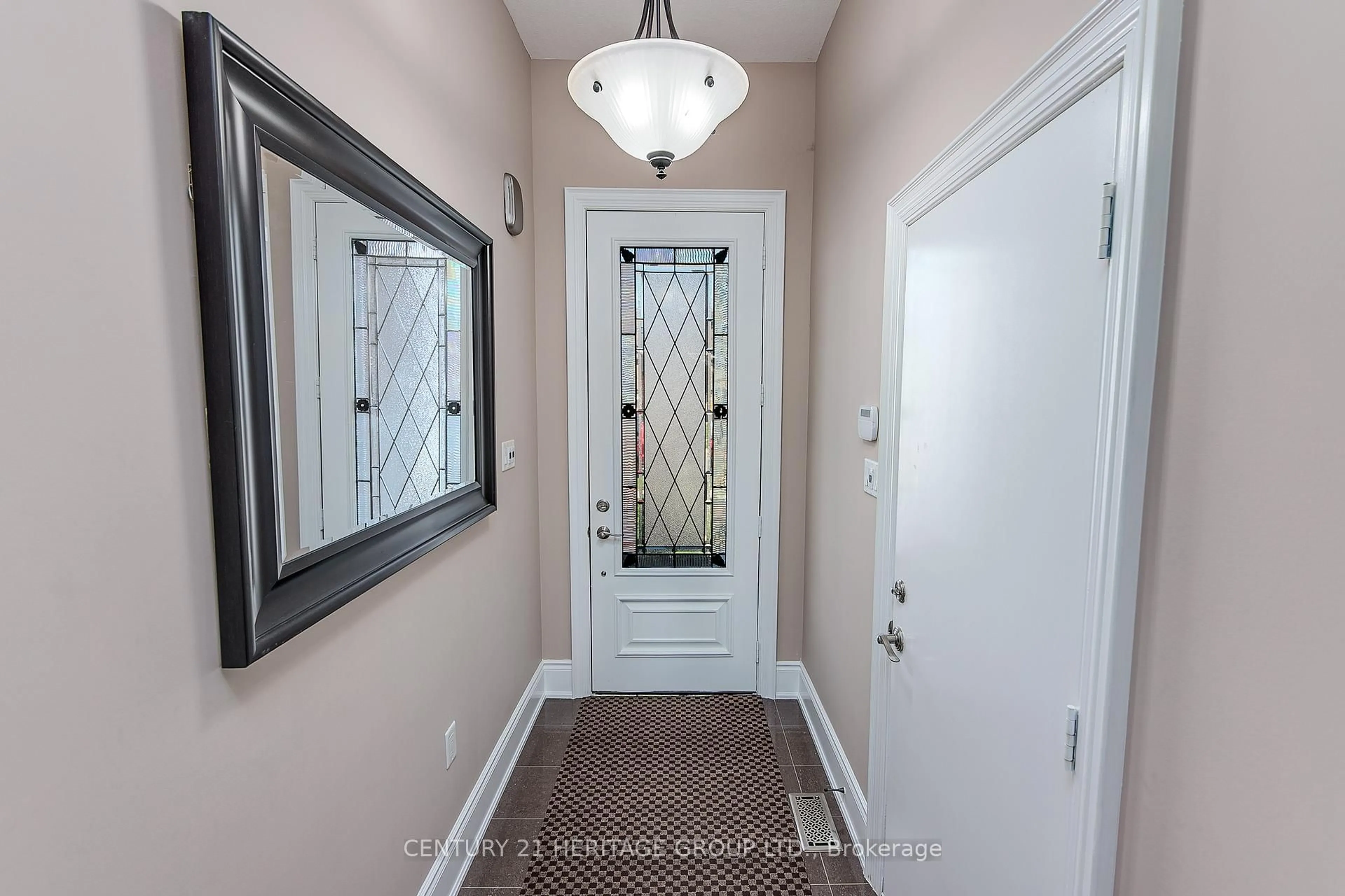 Indoor entryway for 205 8 Ave, New Tecumseth Ontario L9R 0H7
