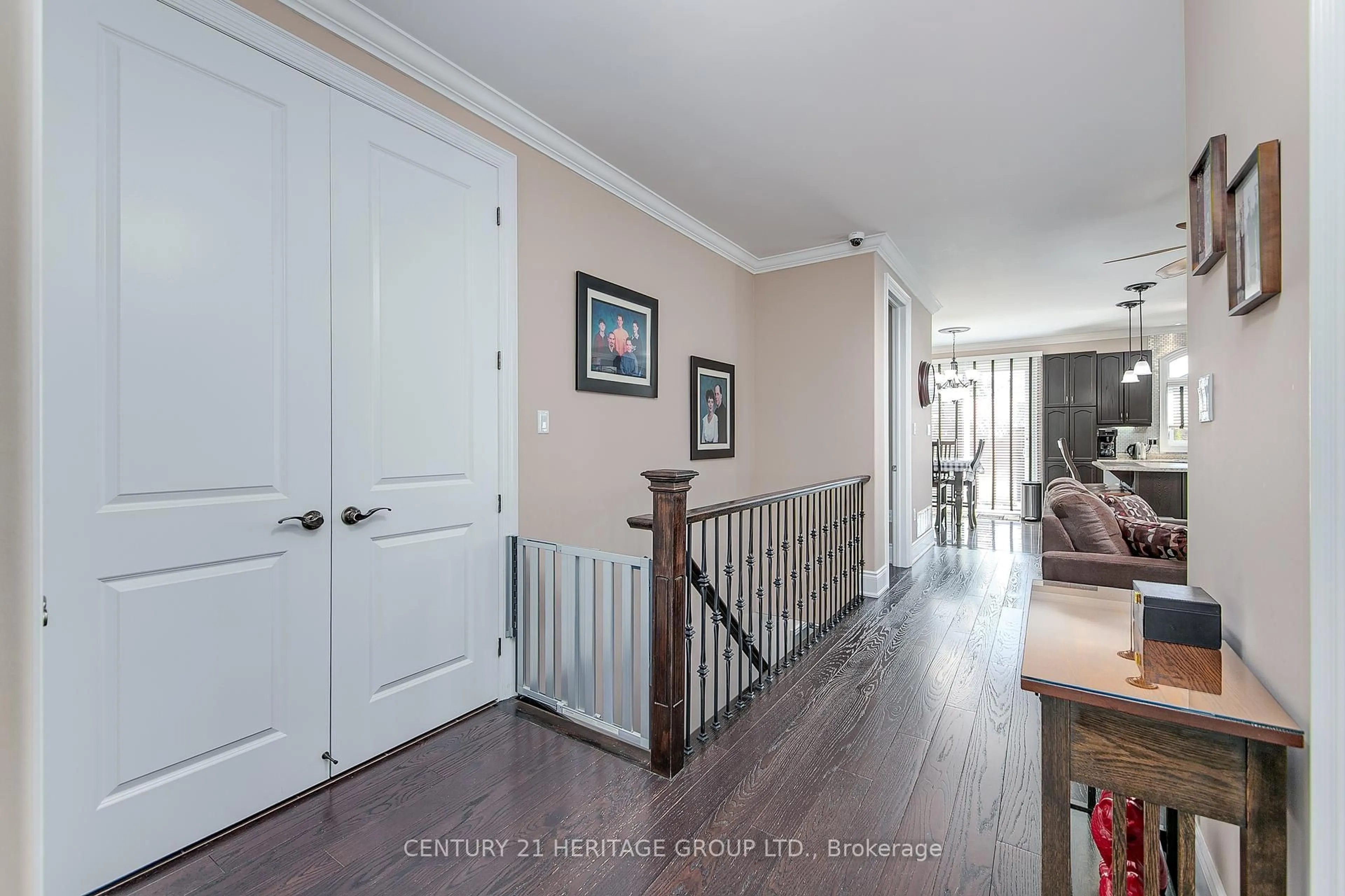Indoor entryway for 205 8 Ave, New Tecumseth Ontario L9R 0H7
