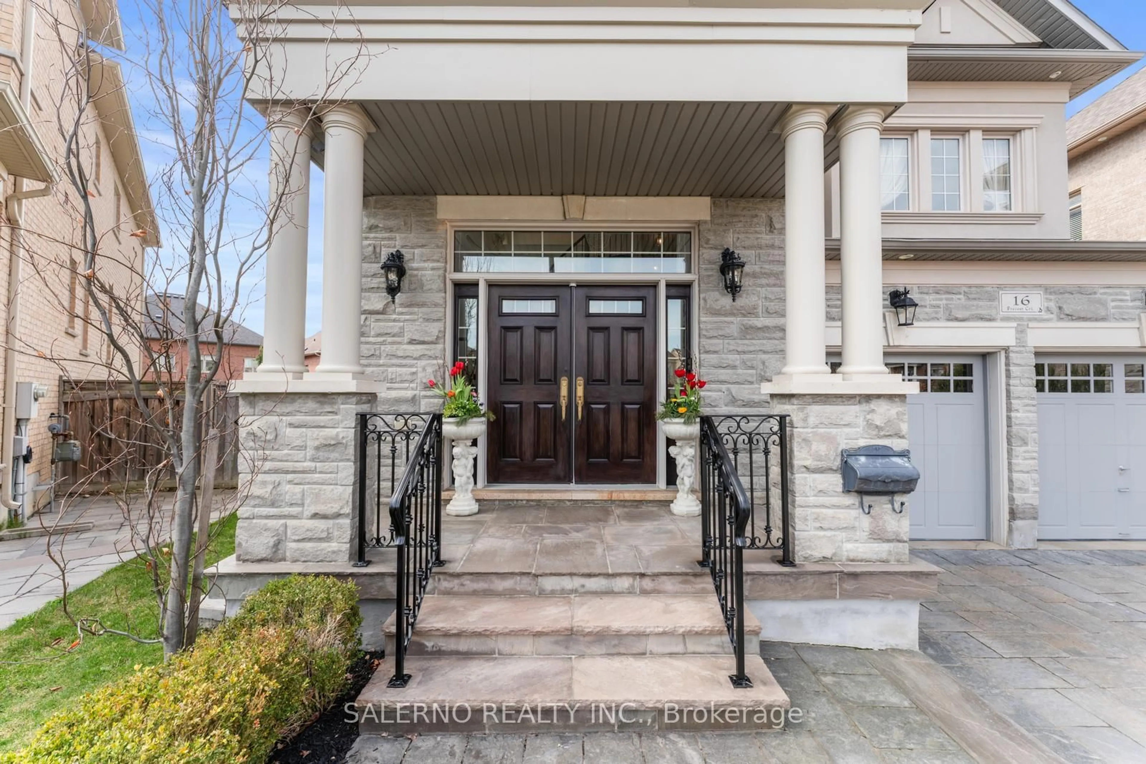 Indoor entryway for 16 Prevost Crt, Vaughan Ontario L4H 0W3