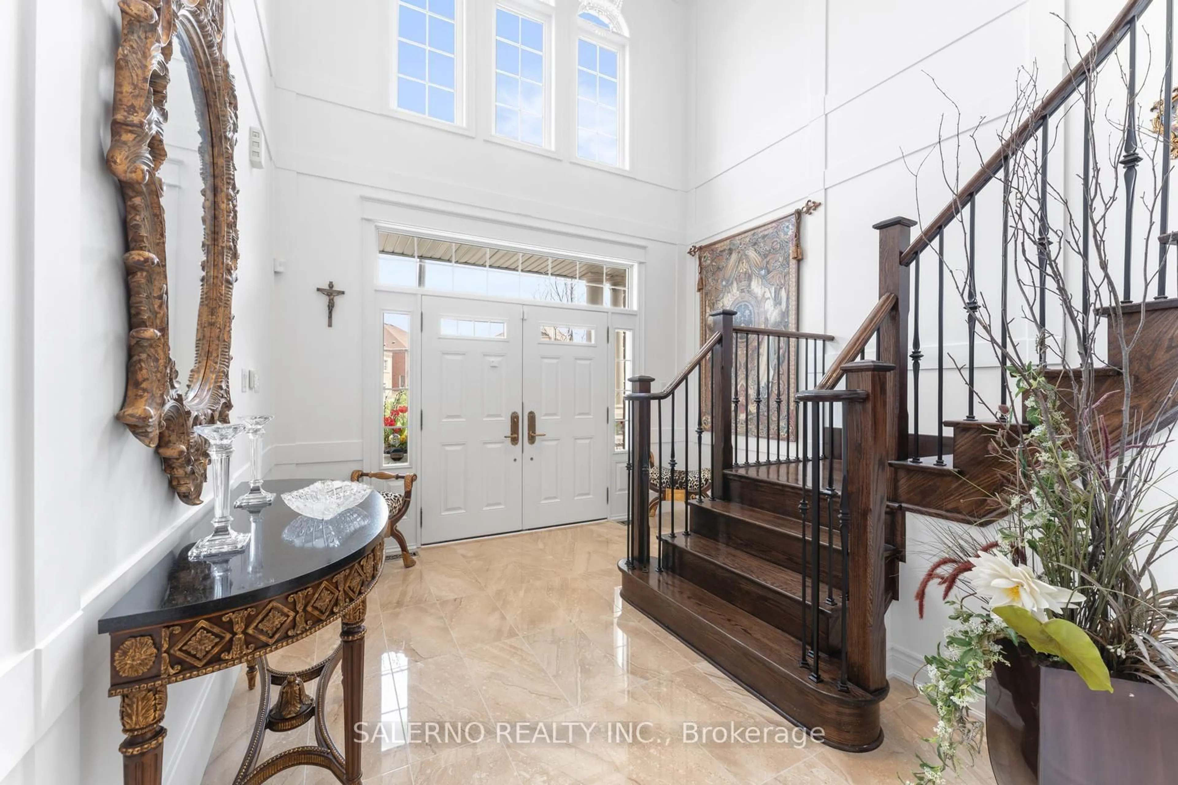 Indoor foyer for 16 Prevost Crt, Vaughan Ontario L4H 0W3