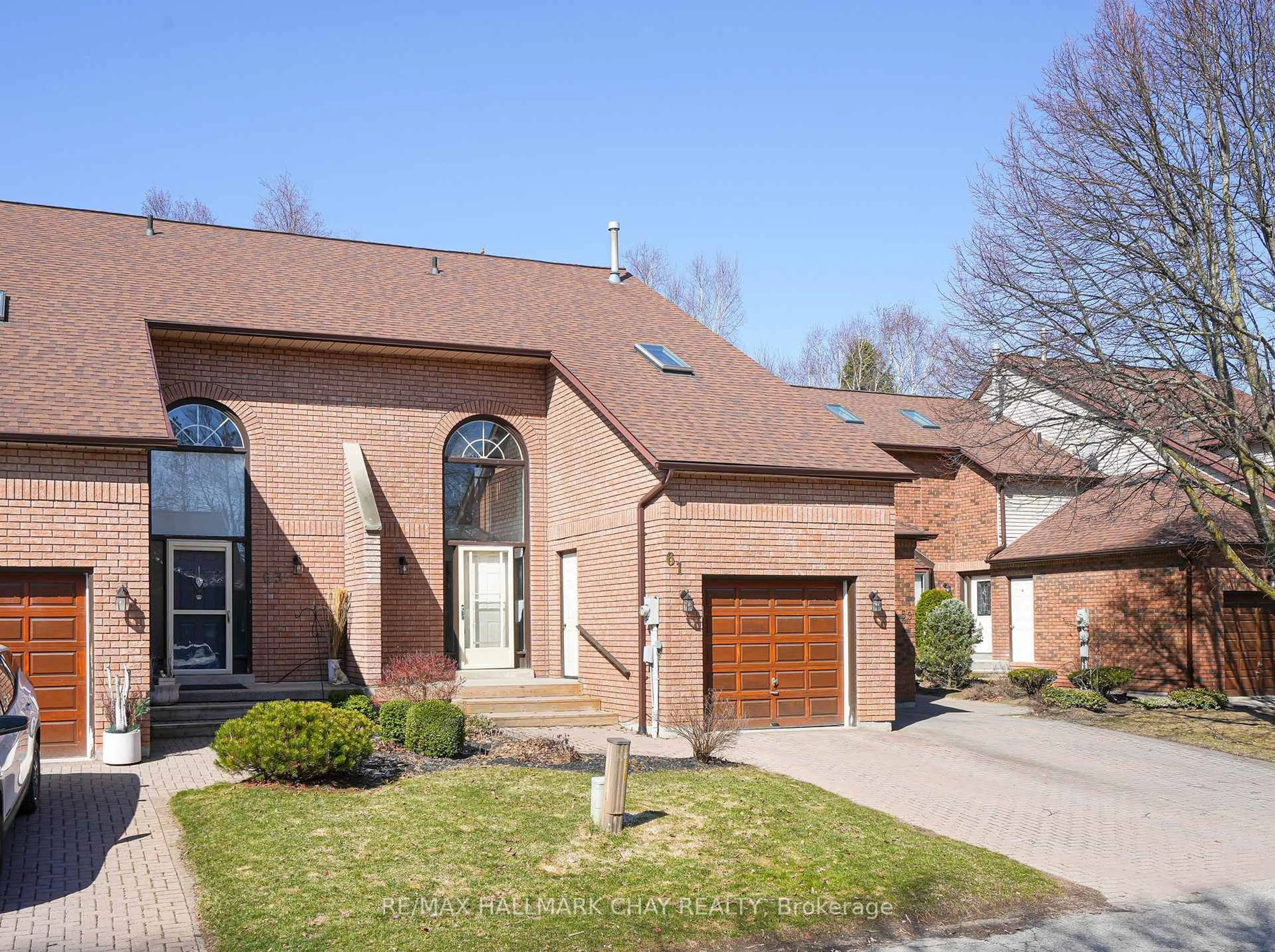 Home with brick exterior material, street for 61 Green Briar Rd, New Tecumseth Ontario L9R 1R6