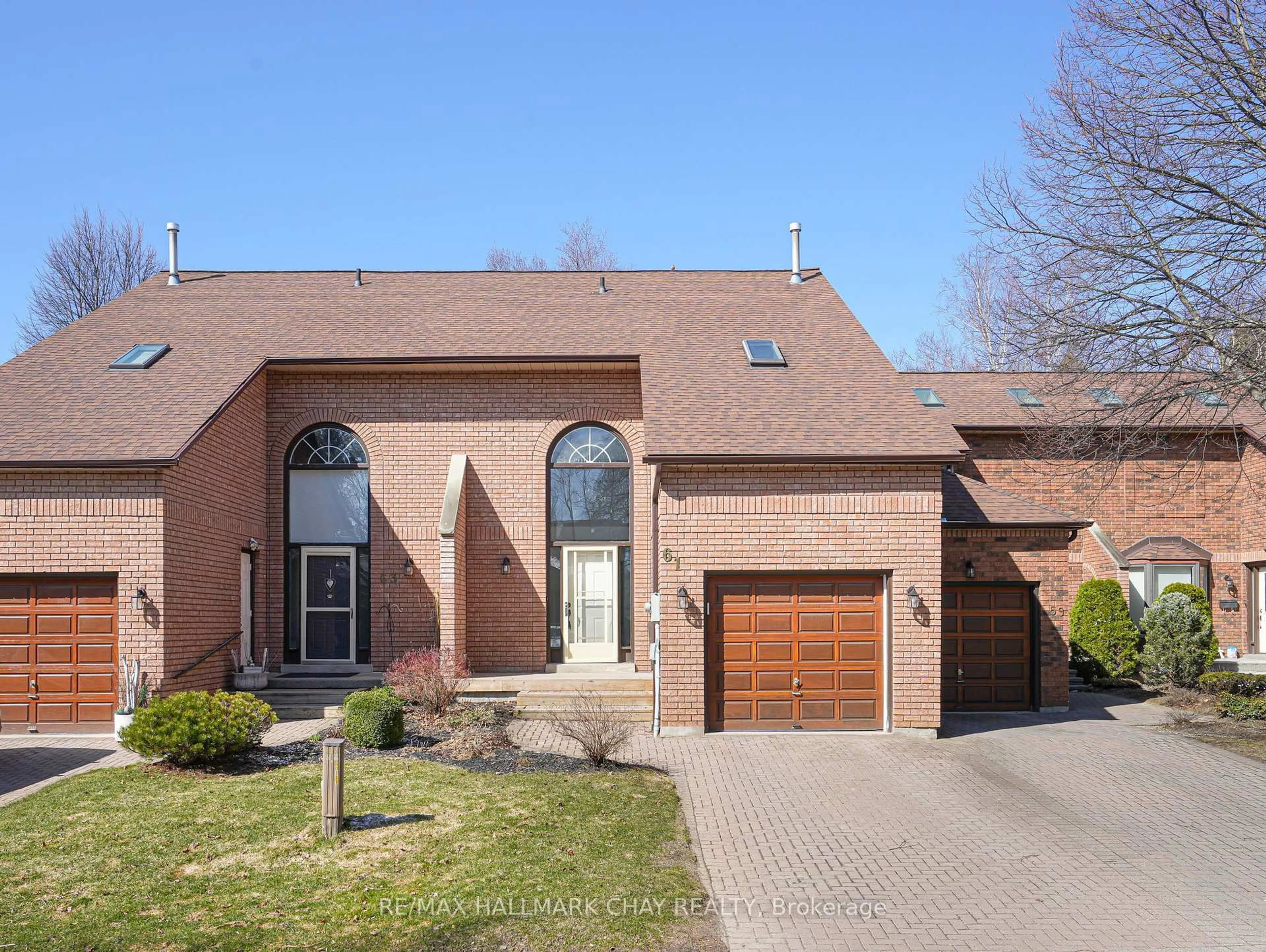 Home with brick exterior material, street for 61 Green Briar Rd, New Tecumseth Ontario L9R 1R6