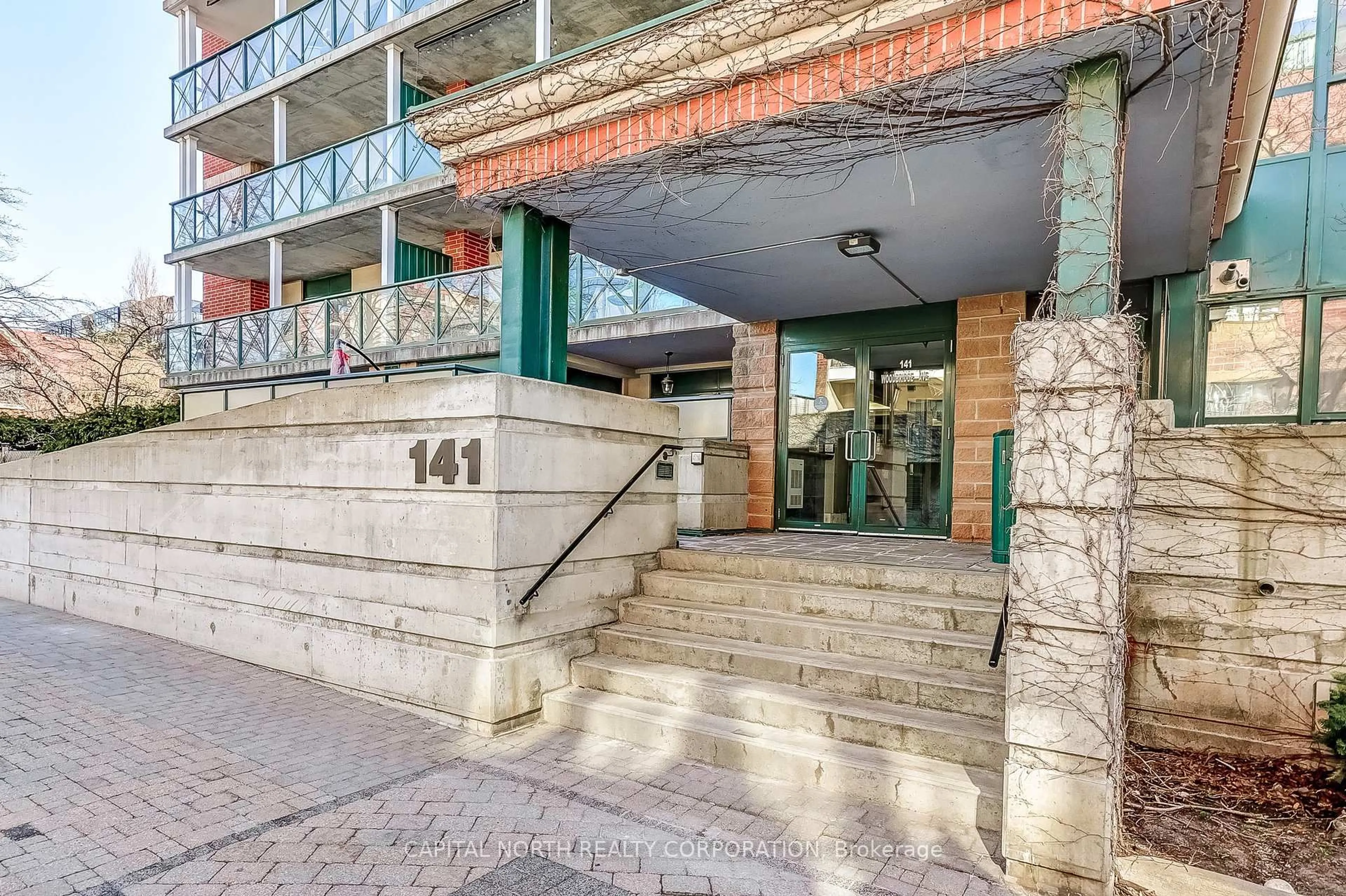 Indoor foyer for 141 Woodbridge Ave #208, Vaughan Ontario L4L 2S6