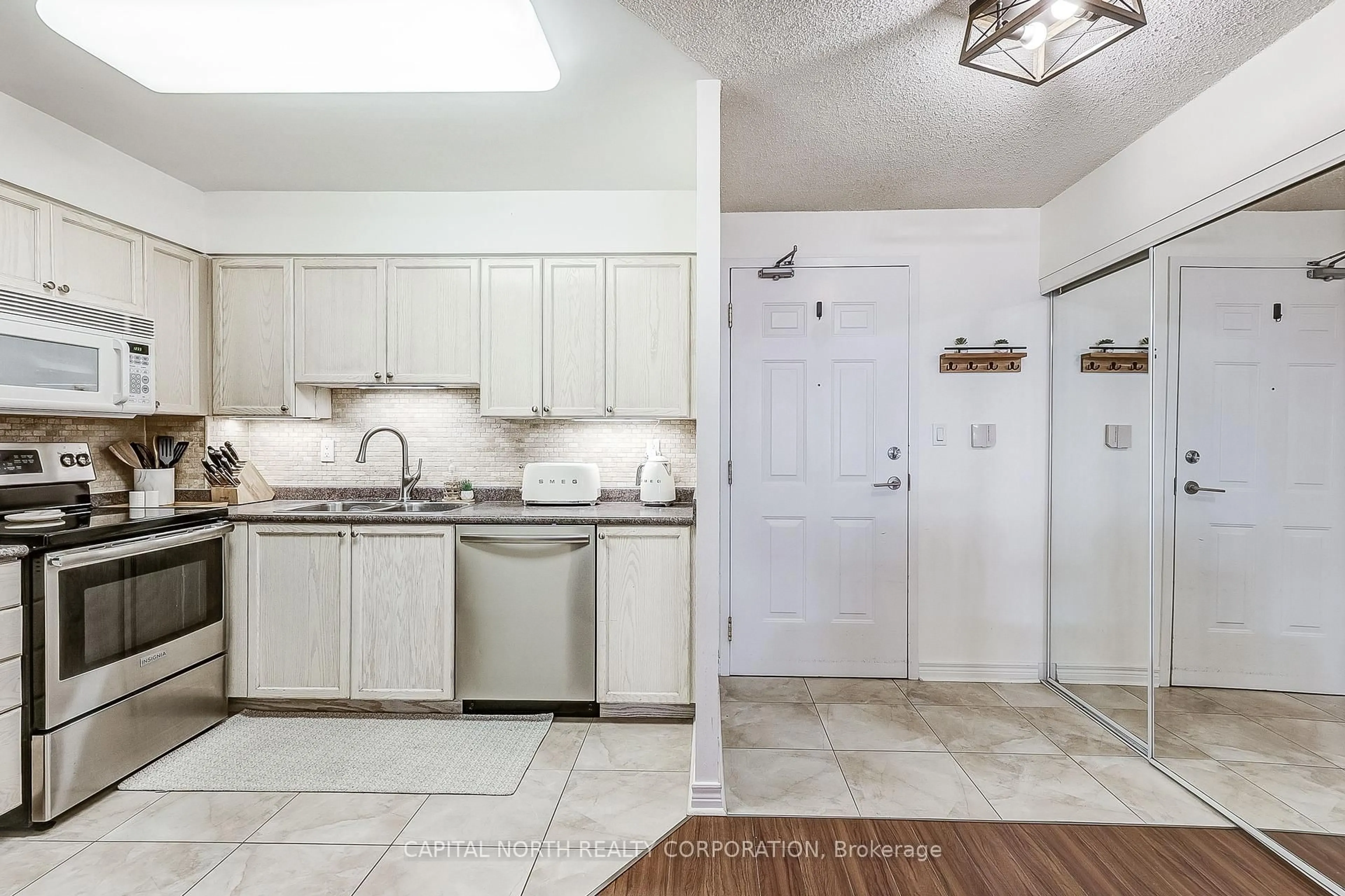 Unknown for 141 Woodbridge Ave #208, Vaughan Ontario L4L 2S6
