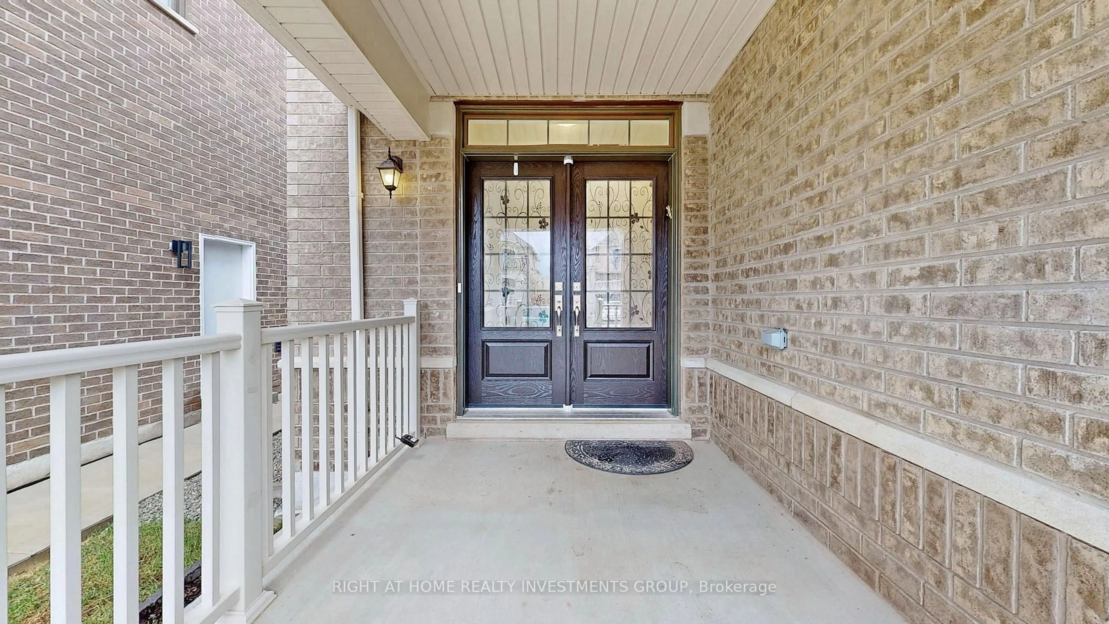 Indoor entryway for 100 Bartram Cres, Bradford West Gwillimbury Ontario L3Z 4J2