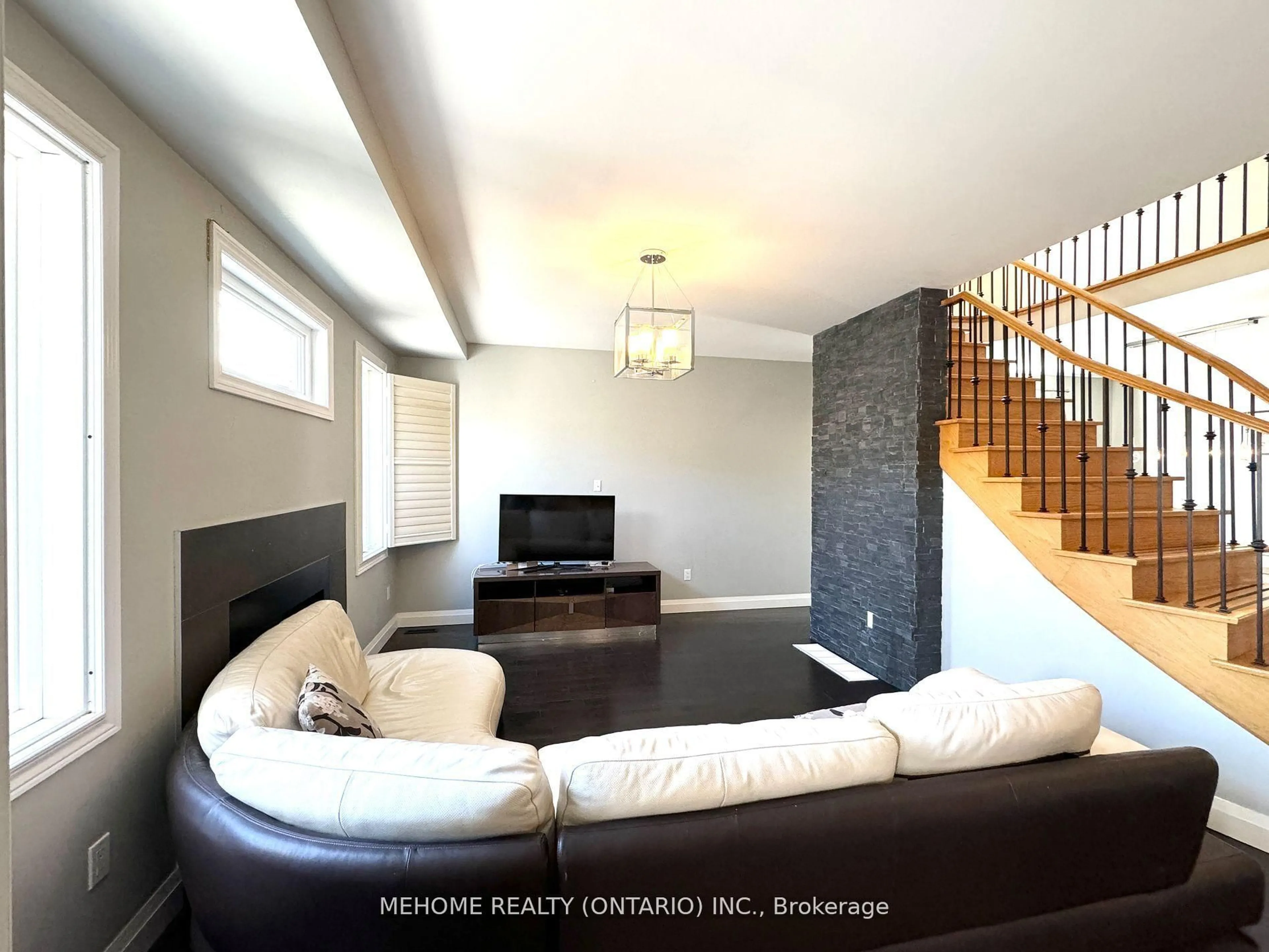 Living room with furniture, unknown for 9 Ridgecrest Rd, Markham Ontario L6C 2V2