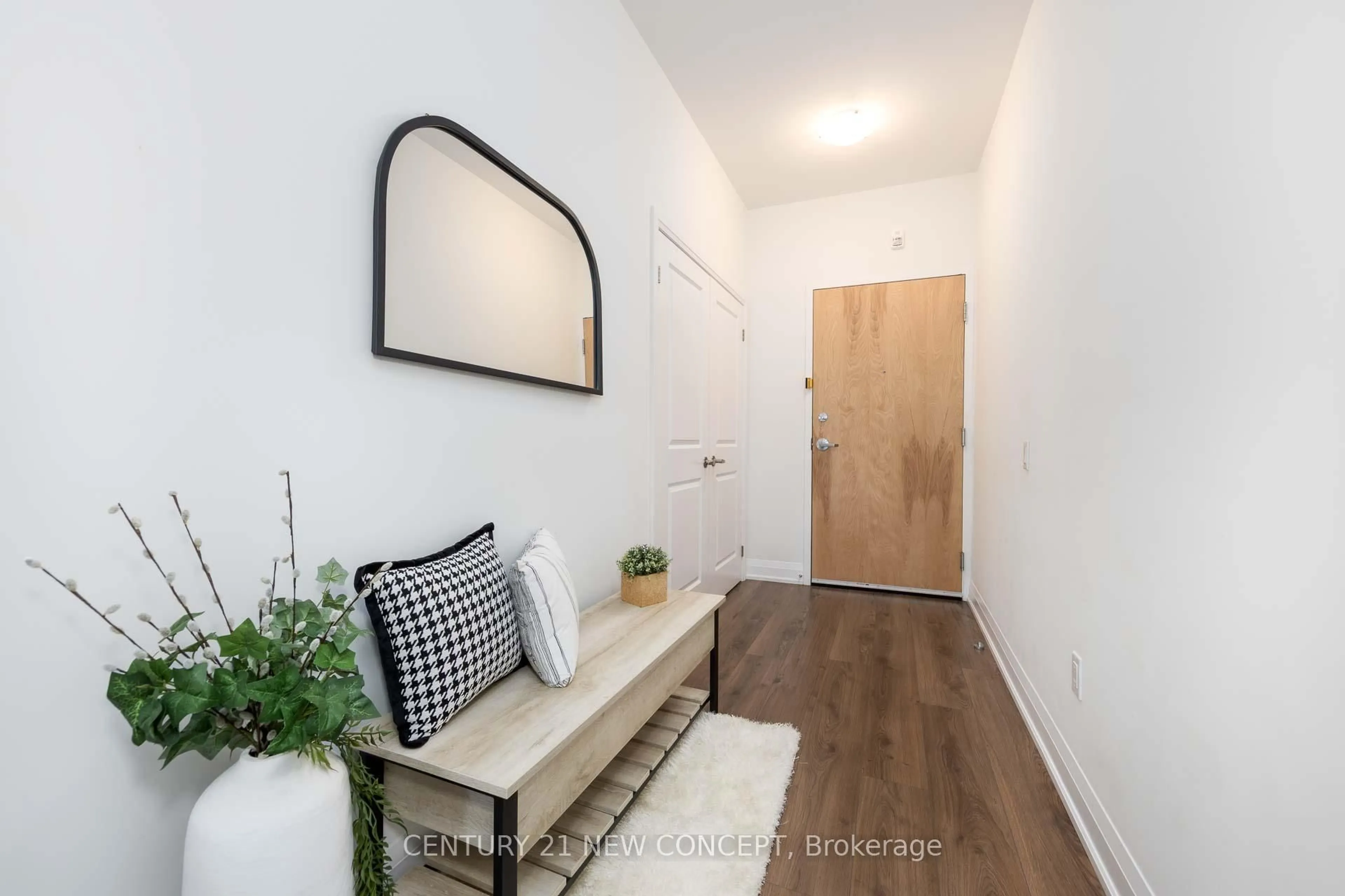 Indoor entryway for 64 Queen St #309, New Tecumseth Ontario L0G 1W0