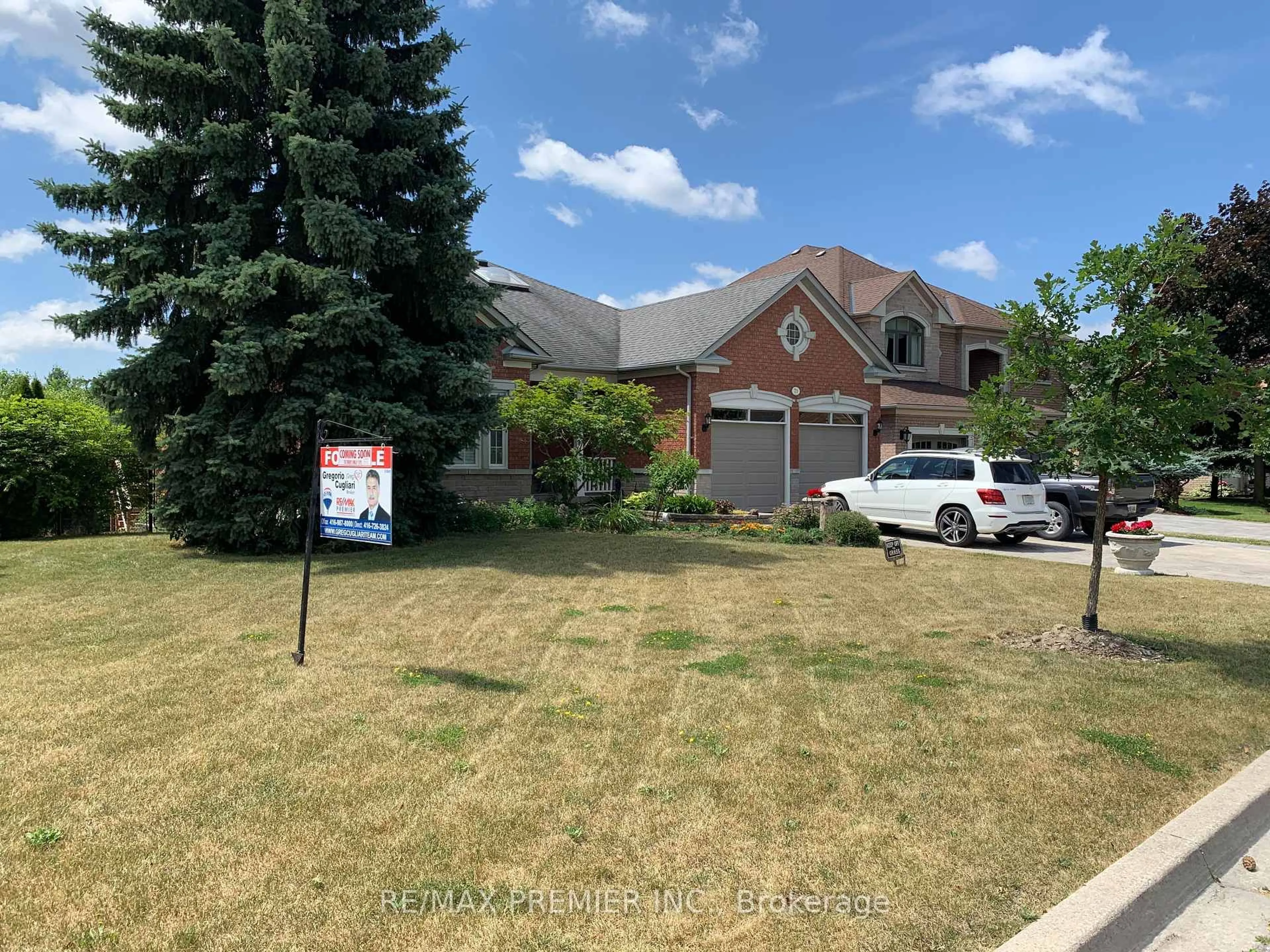 A pic from outside/outdoor area/front of a property/back of a property/a pic from drone, street for 71 Gidleigh Park Cres, Vaughan Ontario L4H 1J3