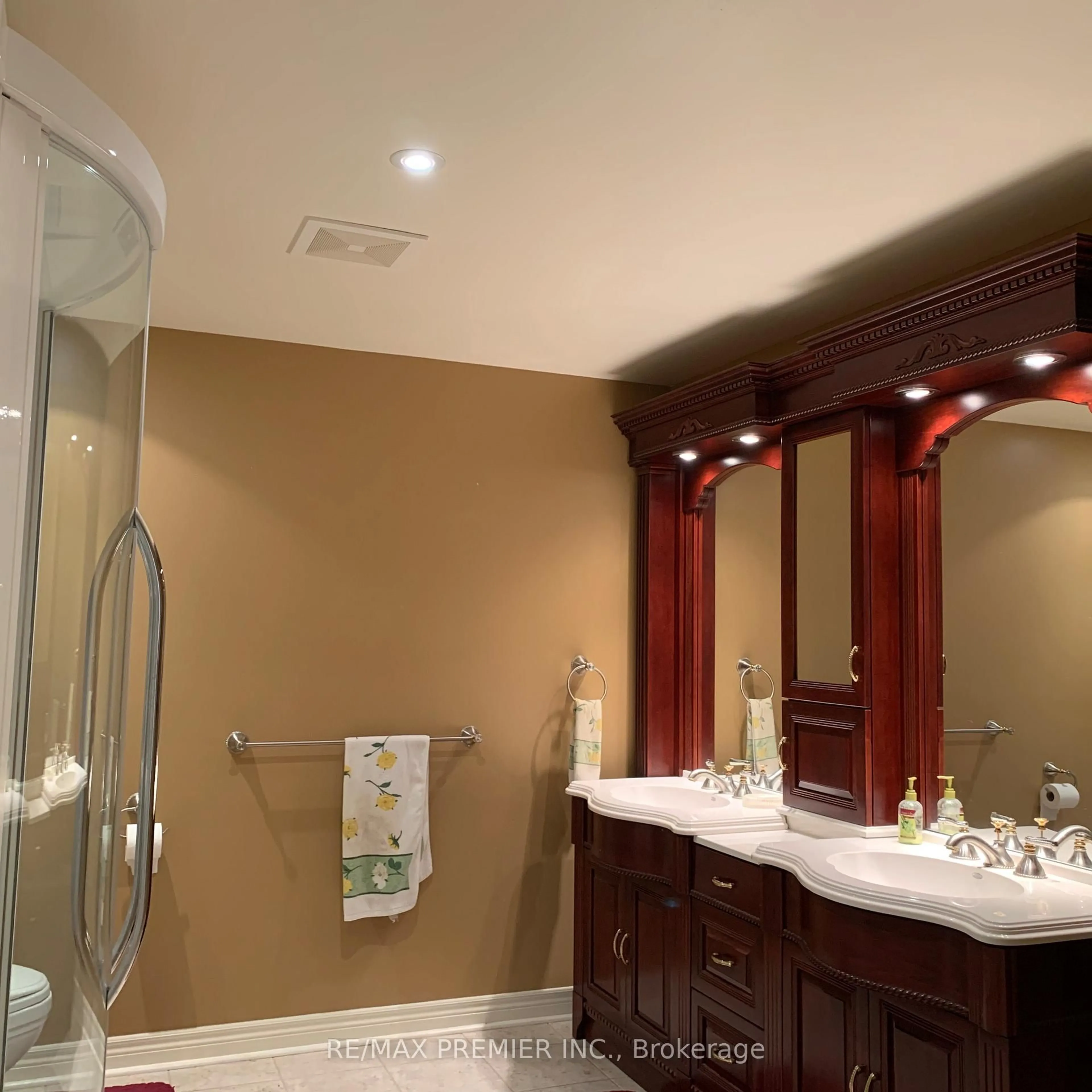 Contemporary bathroom, ceramic/tile floor for 71 Gidleigh Park Cres, Vaughan Ontario L4H 1J3