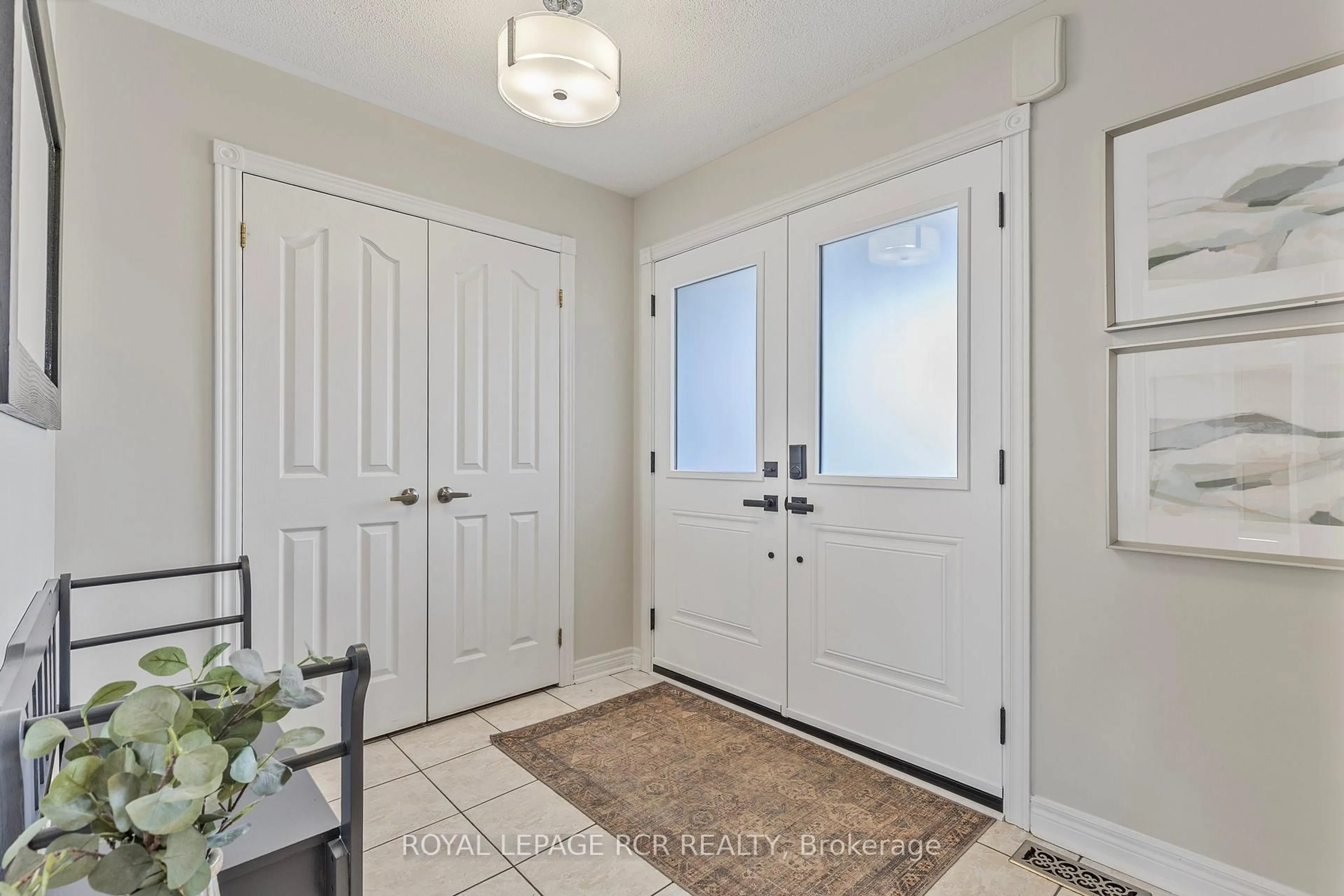 Indoor entryway for 39 Prince Dr, Bradford West Gwillimbury Ontario L3Z 3B6
