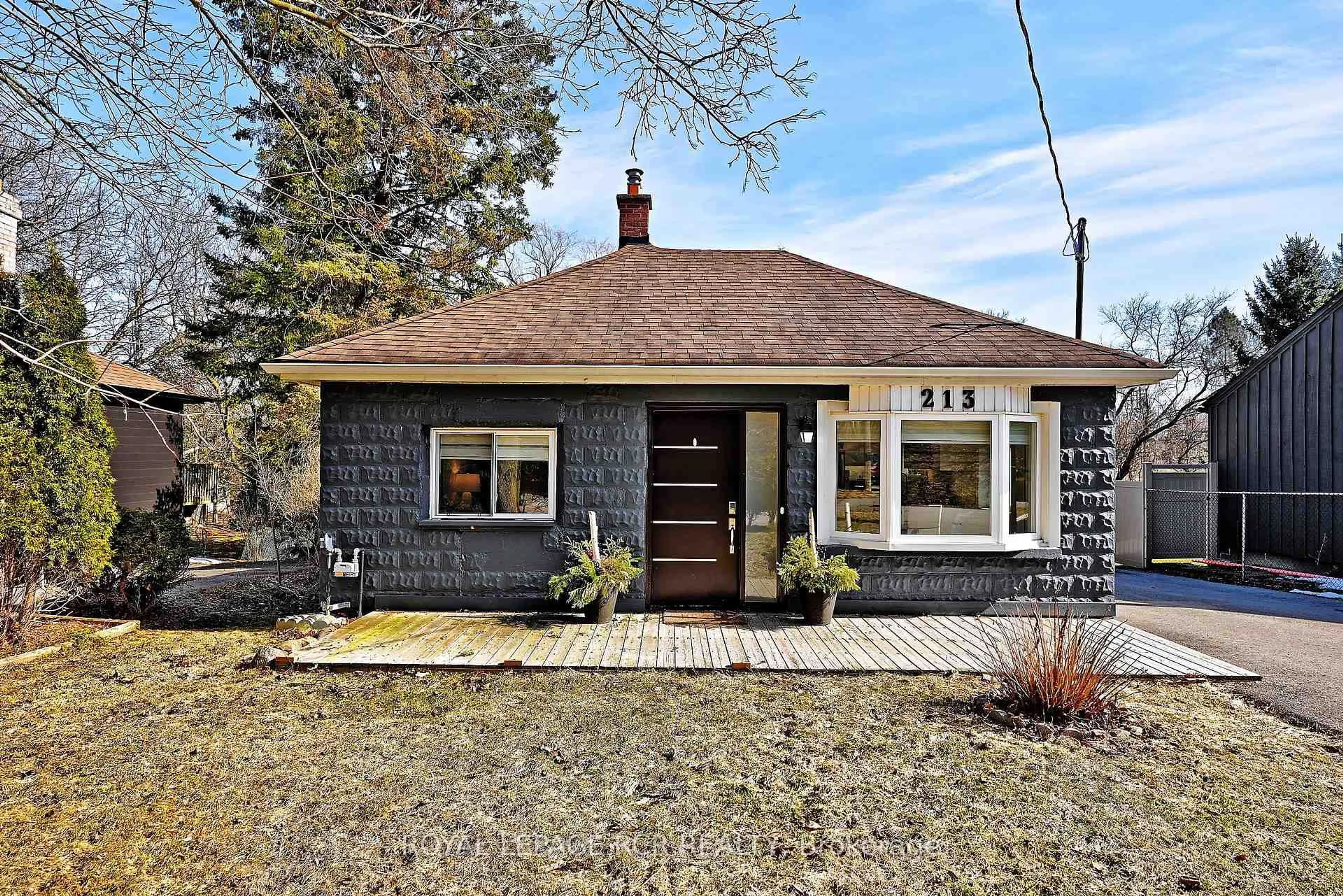 Home with brick exterior material, street for 213 Old Main St, Newmarket Ontario L3Y 9B1