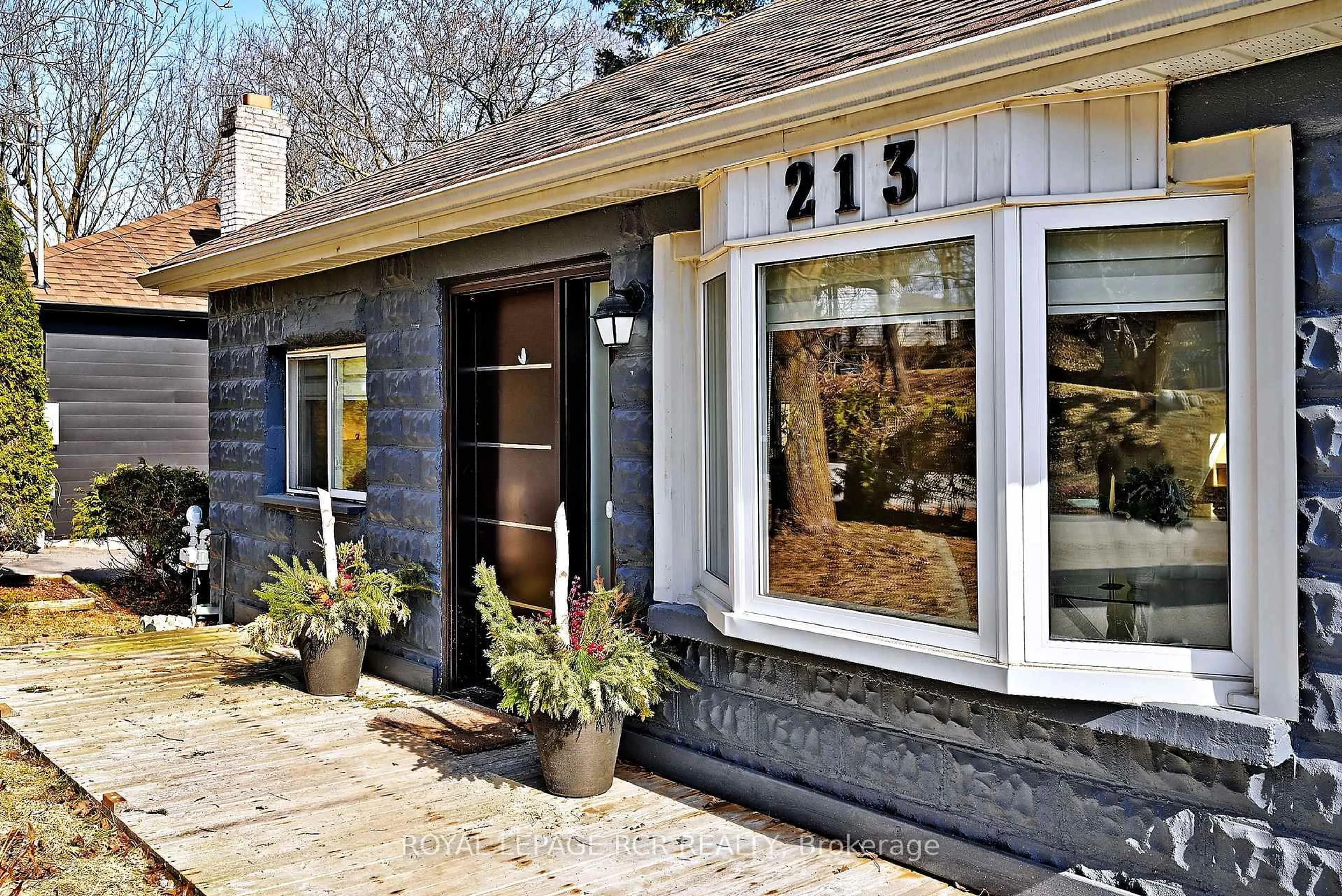 Home with brick exterior material, street for 213 Old Main St, Newmarket Ontario L3Y 9B1