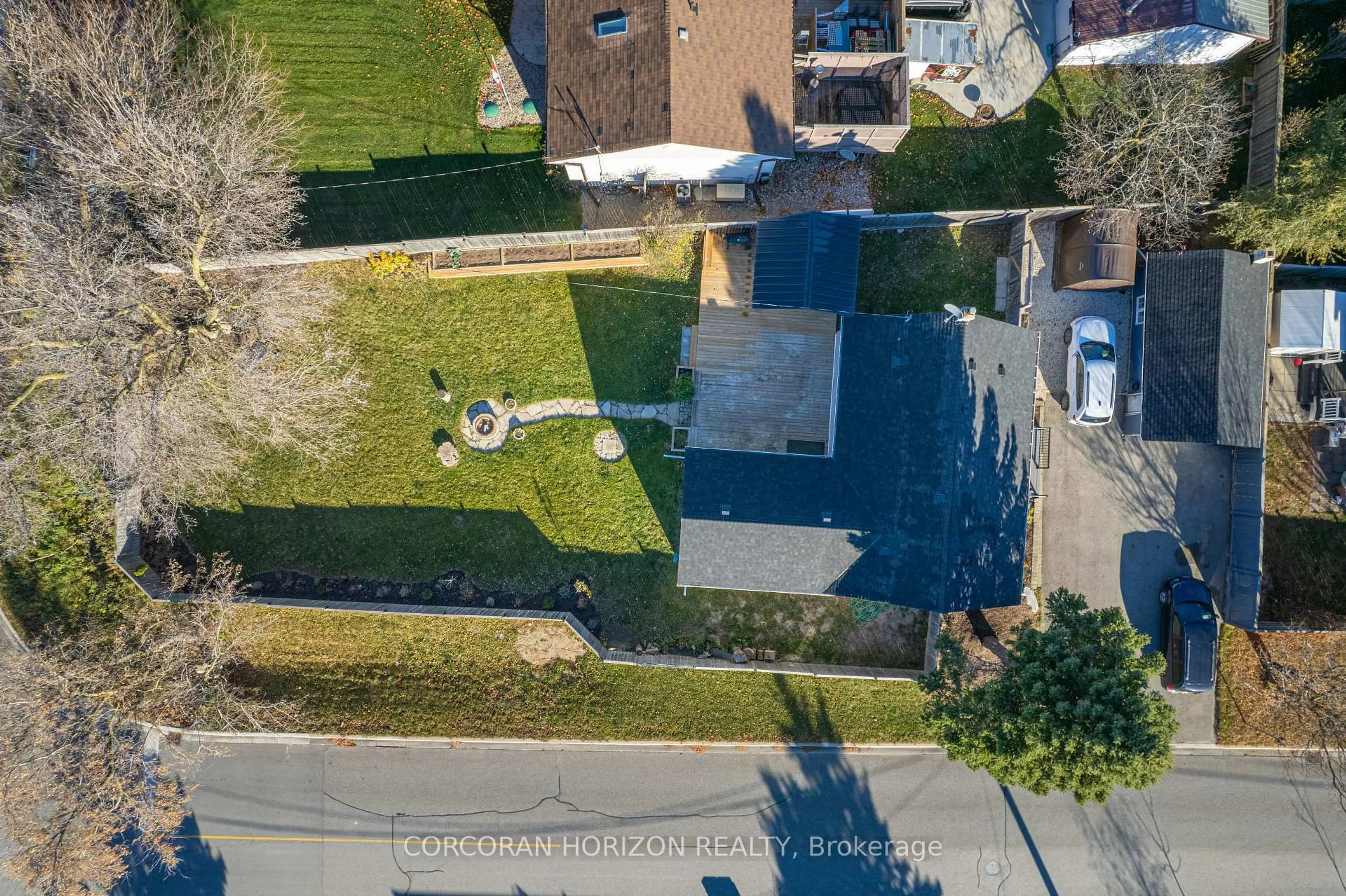 A pic from outside/outdoor area/front of a property/back of a property/a pic from drone, street for 10 Essa Rd, New Tecumseth Ontario L9R 1N3