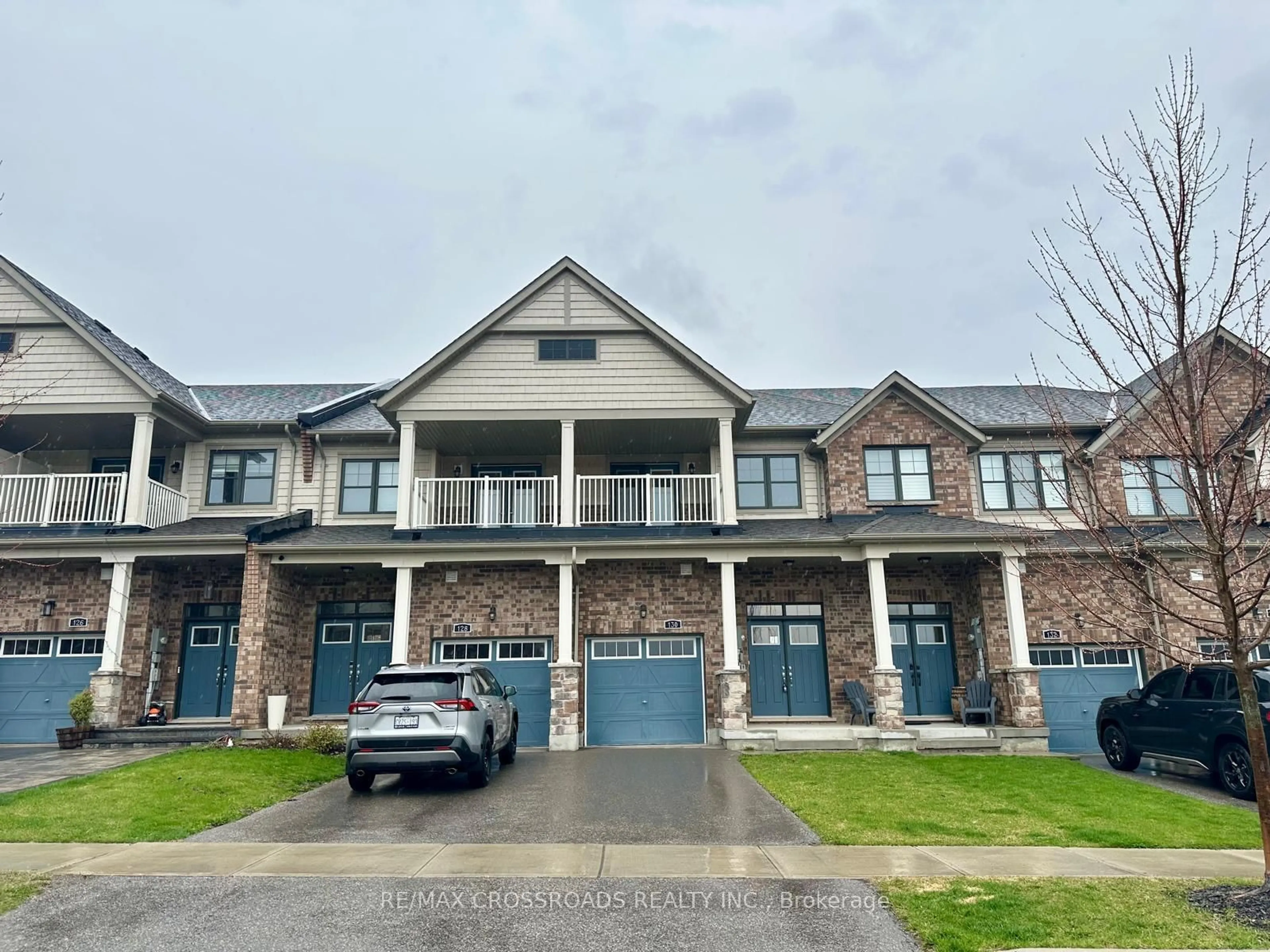 A pic from outside/outdoor area/front of a property/back of a property/a pic from drone, unknown for 130 Chessington Ave, East Gwillimbury Ontario L9N 0R6