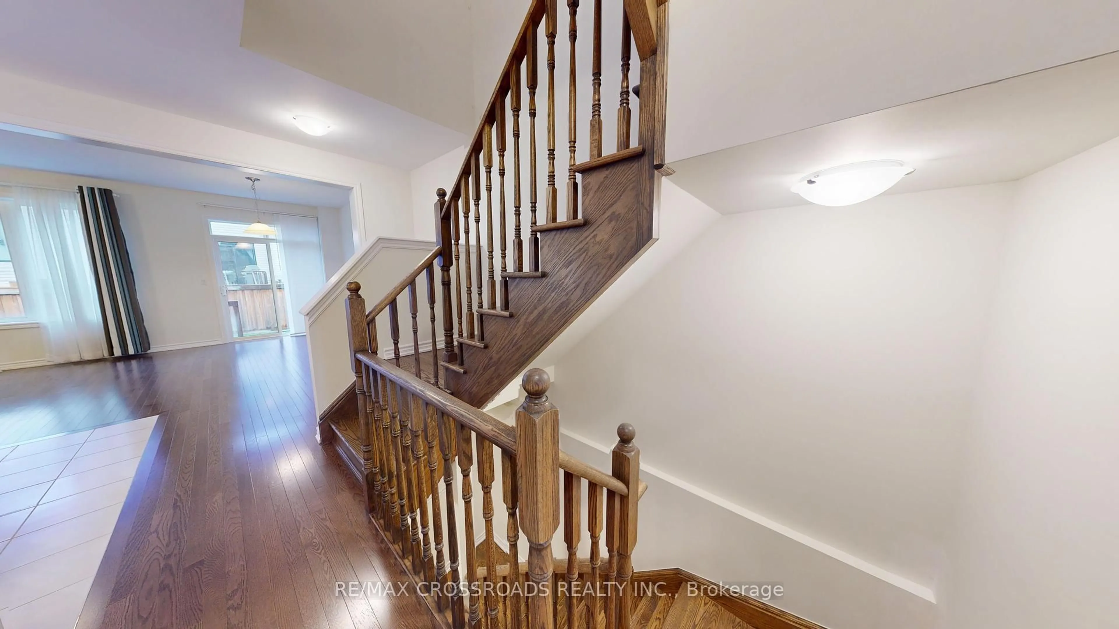 Stairs for 130 Chessington Ave, East Gwillimbury Ontario L9N 0R6