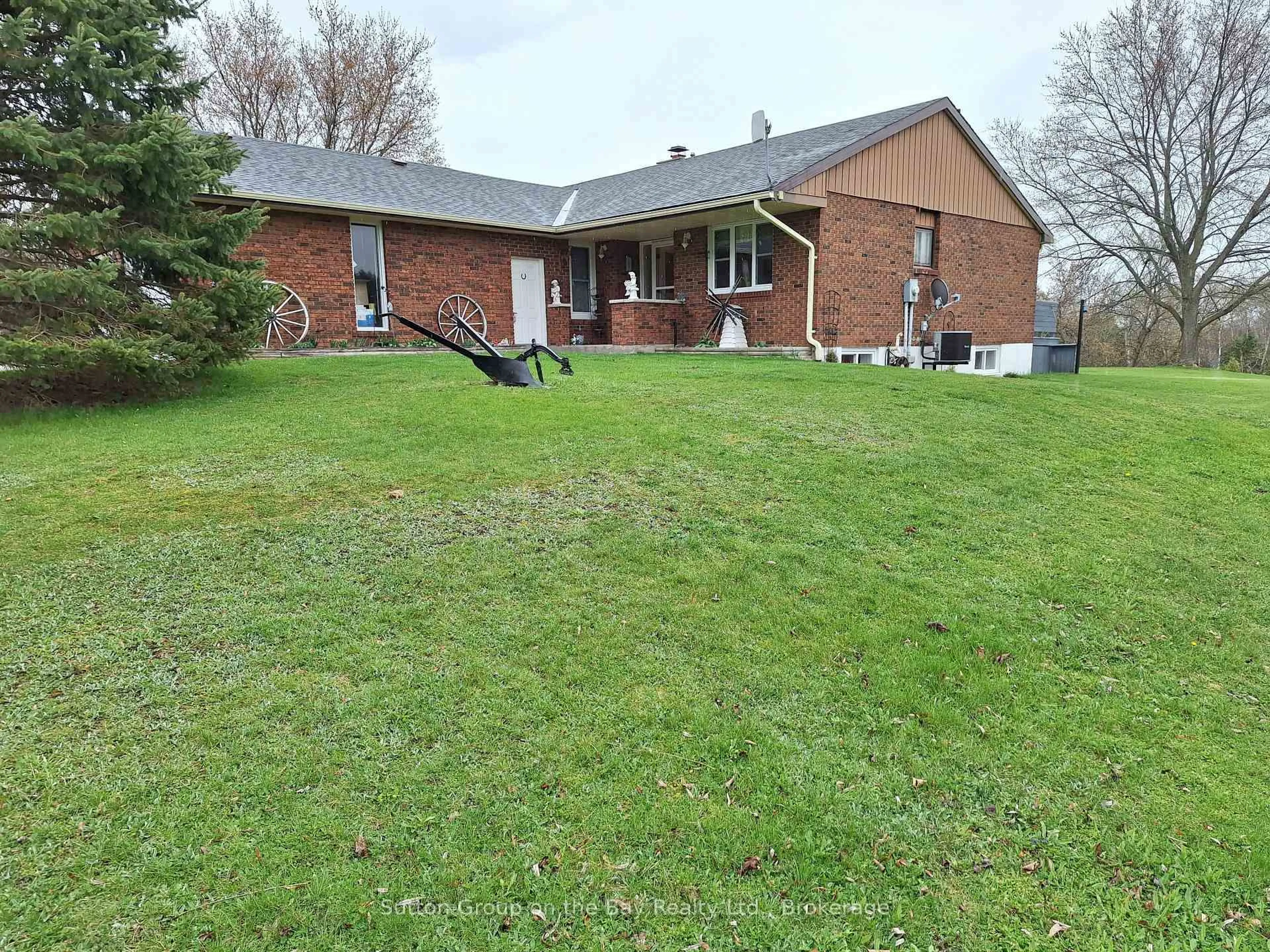 A pic from outside/outdoor area/front of a property/back of a property/a pic from drone, unknown for 6497 6th Line, New Tecumseth Ontario L0G 1W0