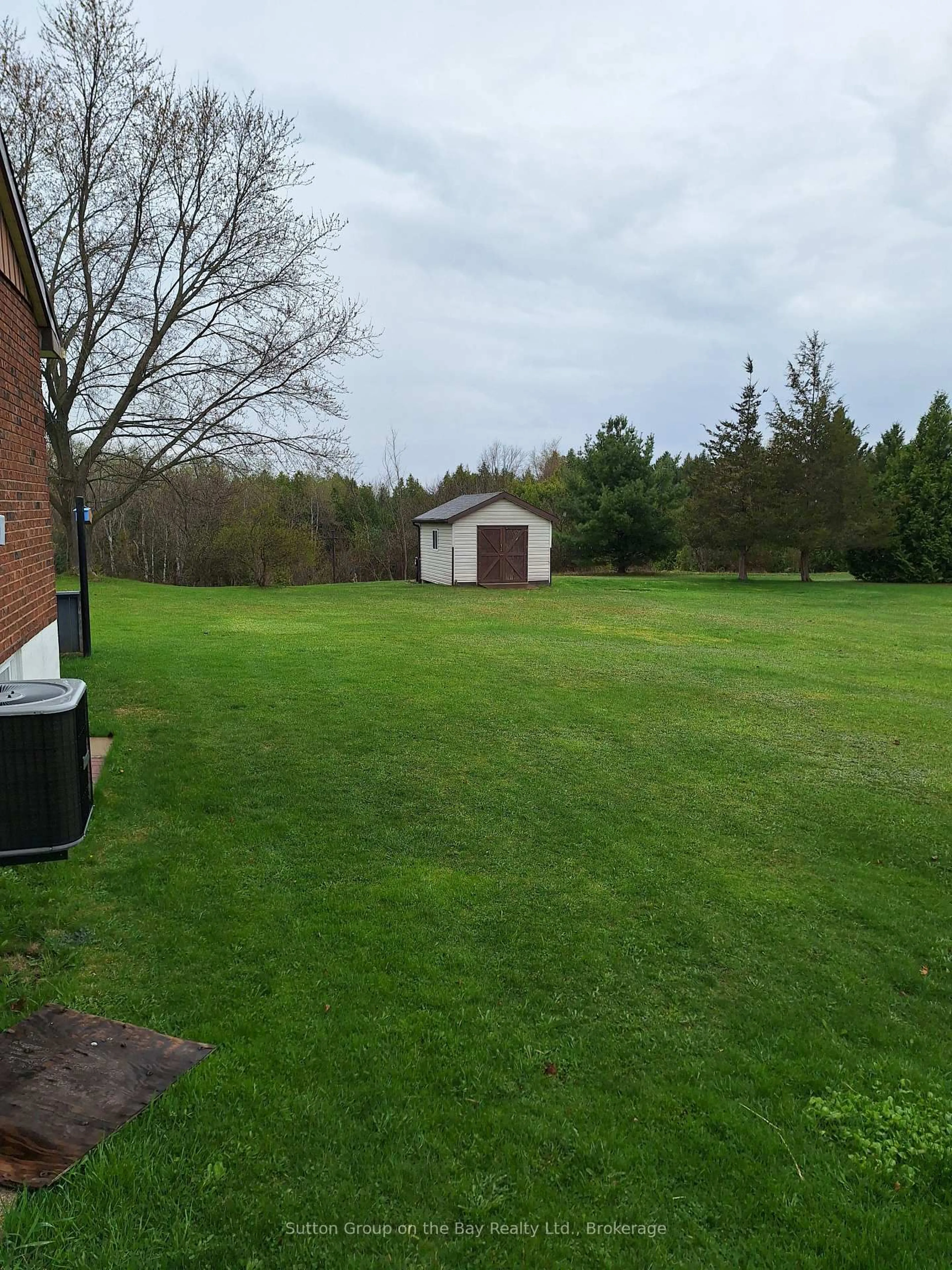 A pic from outside/outdoor area/front of a property/back of a property/a pic from drone, unknown for 6497 6th Line, New Tecumseth Ontario L0G 1W0