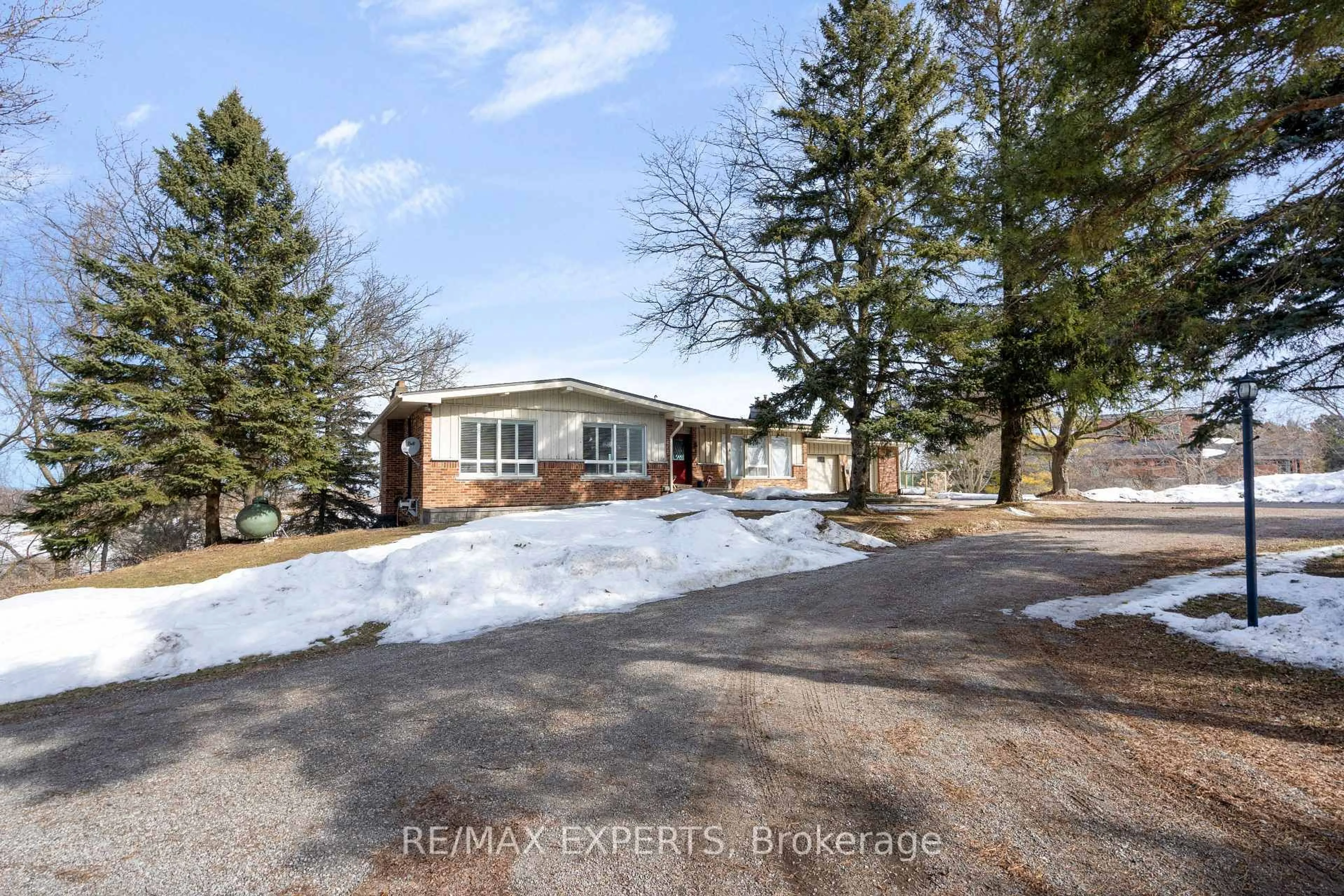 A pic from outside/outdoor area/front of a property/back of a property/a pic from drone, street for 5780 17th Sdrd, King Ontario L0G 1T0