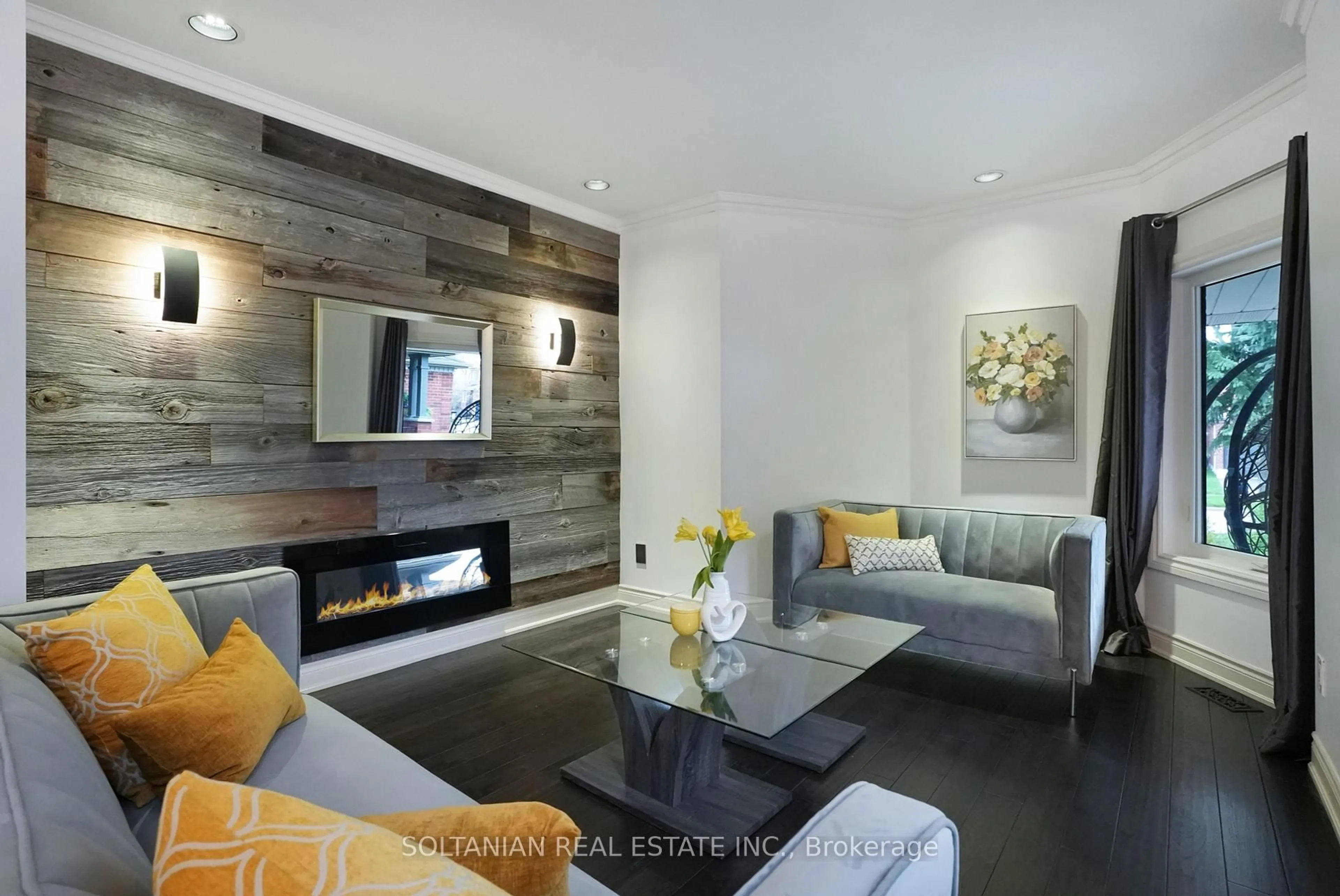 Living room with furniture, wood/laminate floor for 157 Bothwell Cres, Newmarket Ontario L3X 2K4