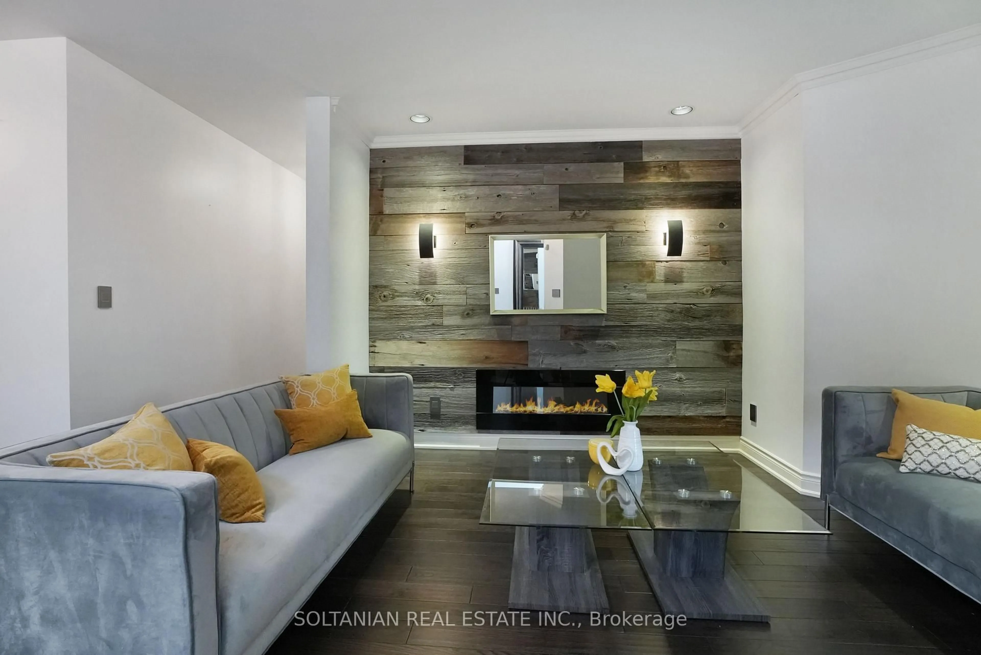 Living room with furniture, wood/laminate floor for 157 Bothwell Cres, Newmarket Ontario L3X 2K4
