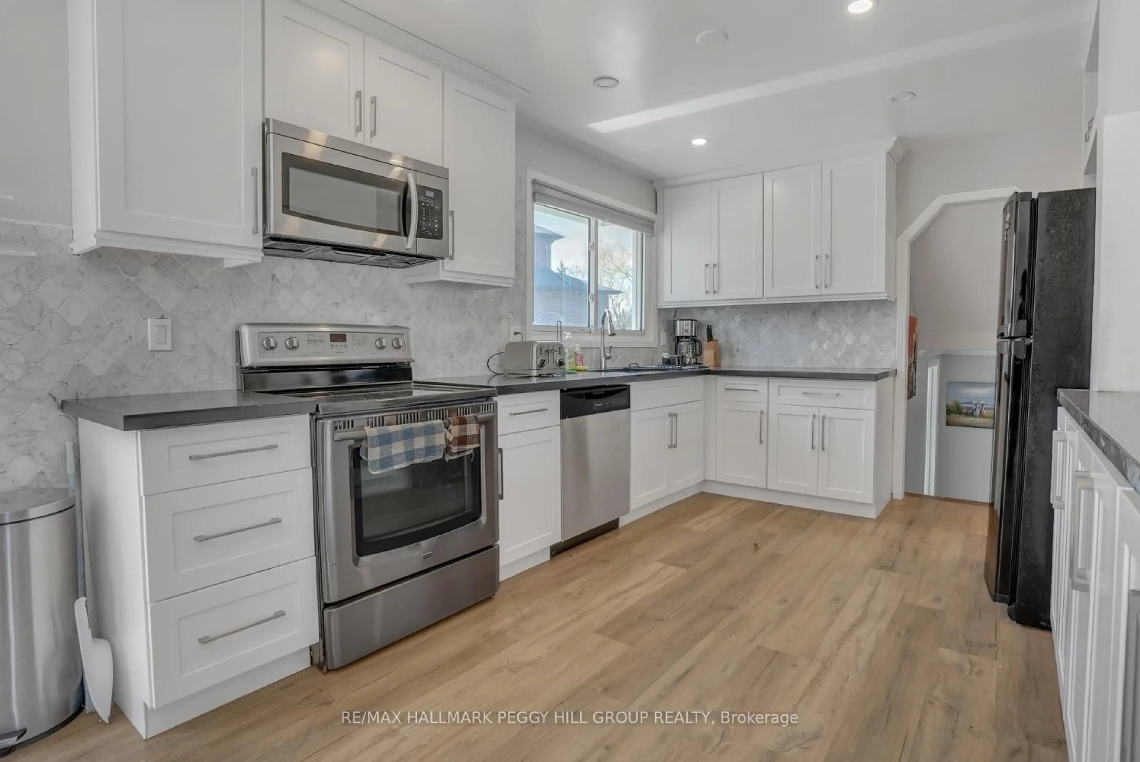 Open concept kitchen, unknown for 1015 Westmount Ave, Innisfil Ontario L9S 1T6