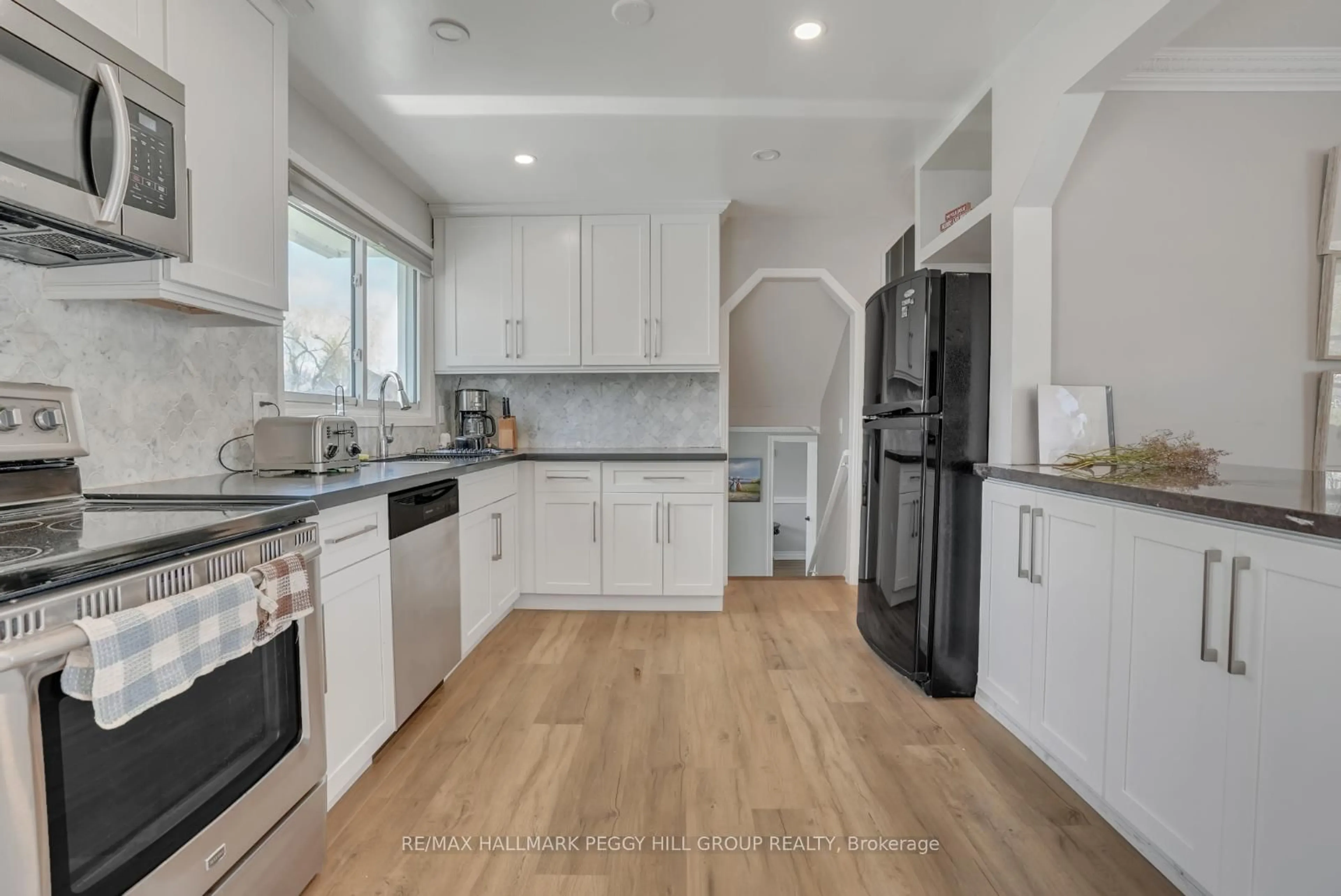 Open concept kitchen, unknown for 1015 Westmount Ave, Innisfil Ontario L9S 1T6
