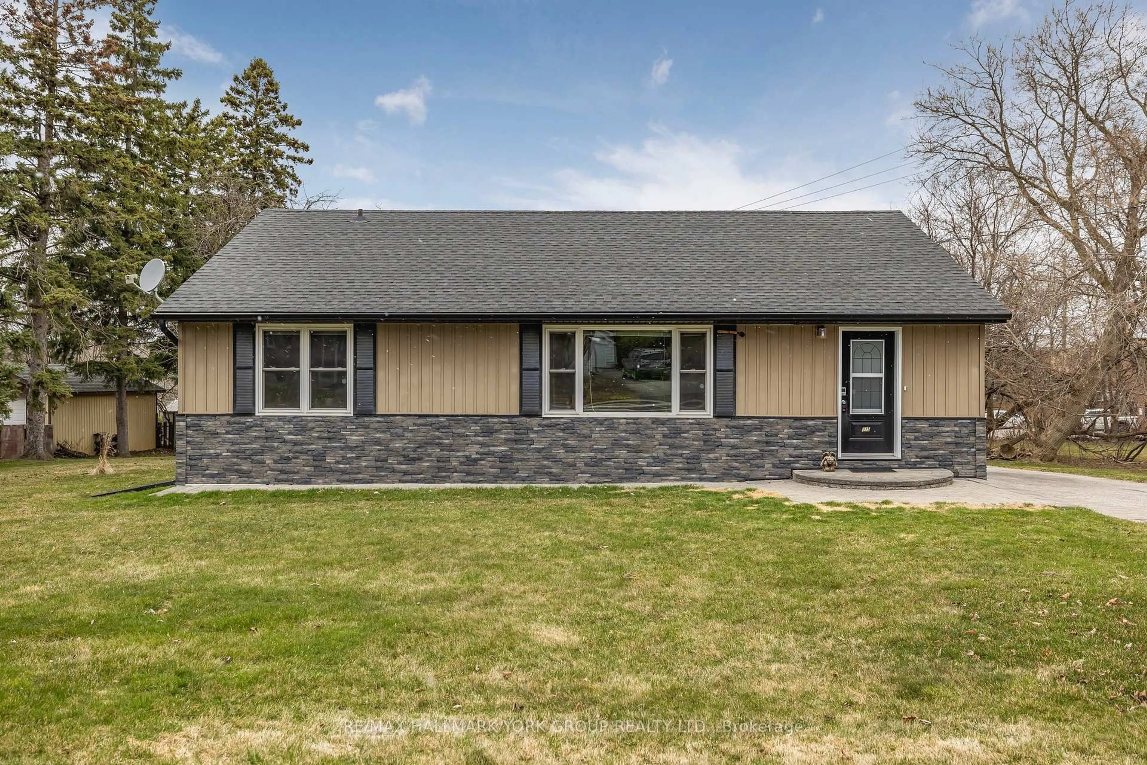 Home with vinyl exterior material, unknown for 315 Agar Ave, Bradford West Gwillimbury Ontario L3Z 1H4