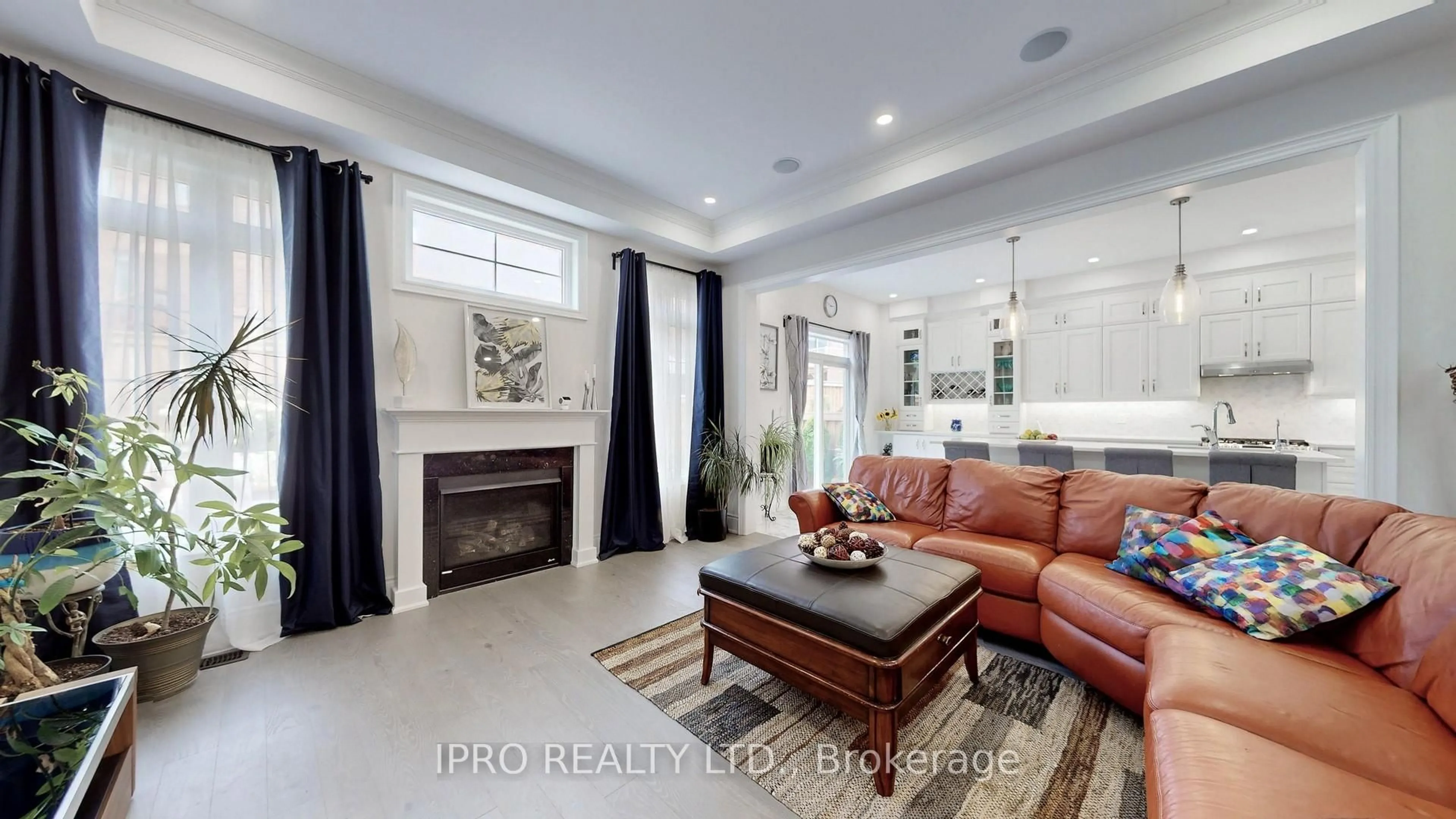 Living room with furniture, ceramic/tile floor for 20 Clara May Ave, East Gwillimbury Ontario L9N 0R4