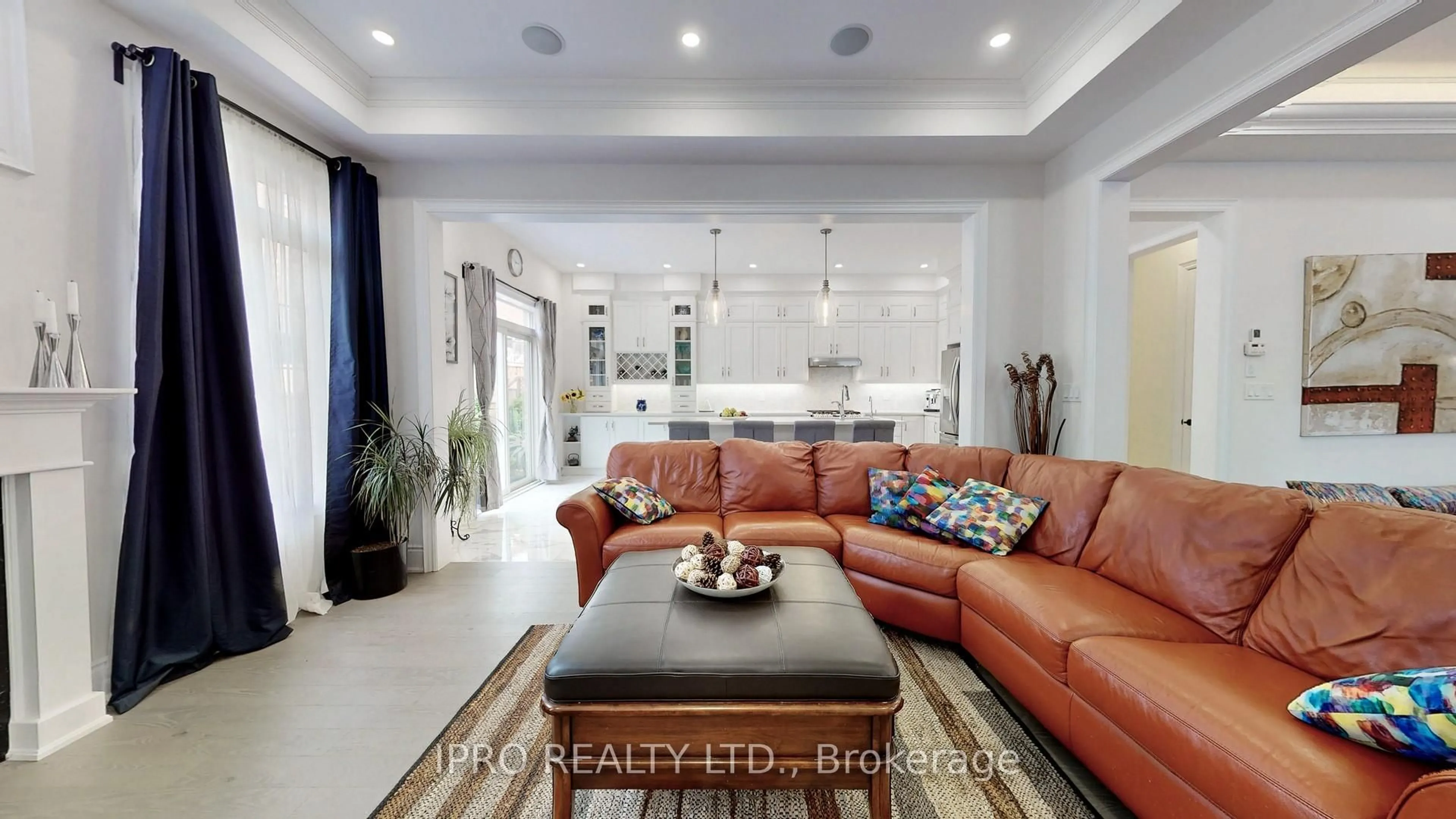 Living room with furniture, ceramic/tile floor for 20 Clara May Ave, East Gwillimbury Ontario L9N 0R4
