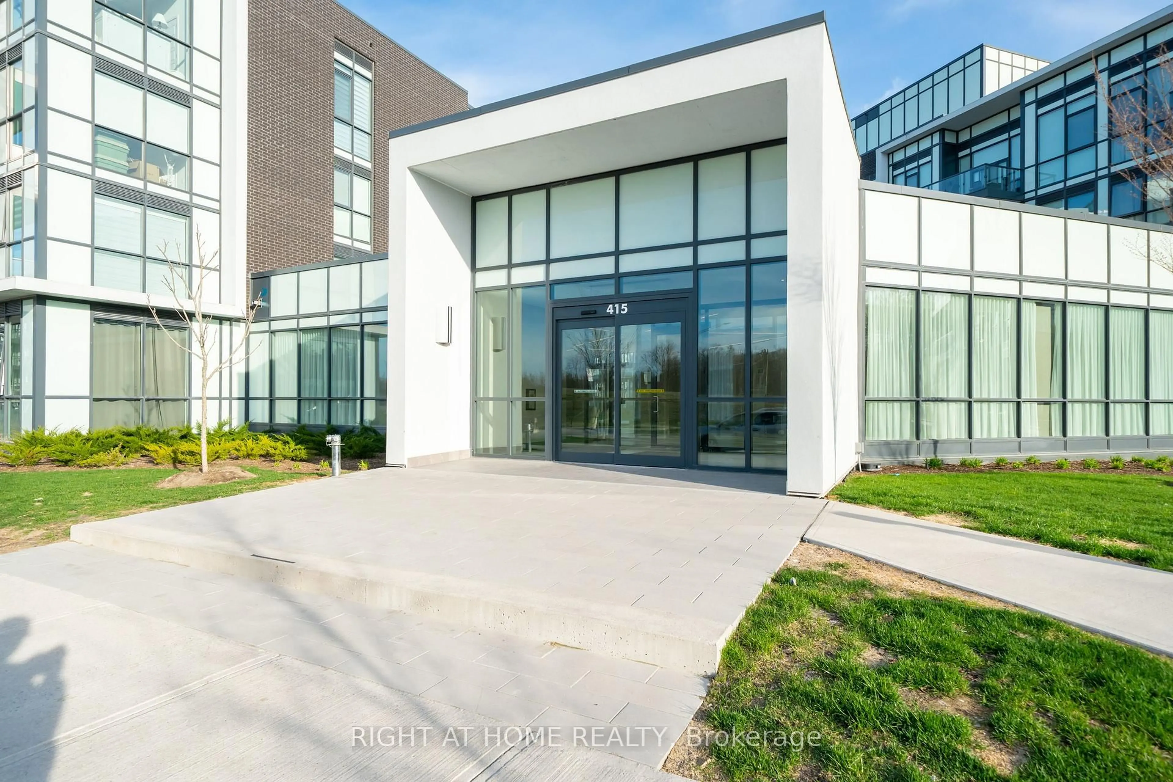Indoor foyer for 415 Sea Ray Ave #202, Innisfil Ontario L9S 0R5