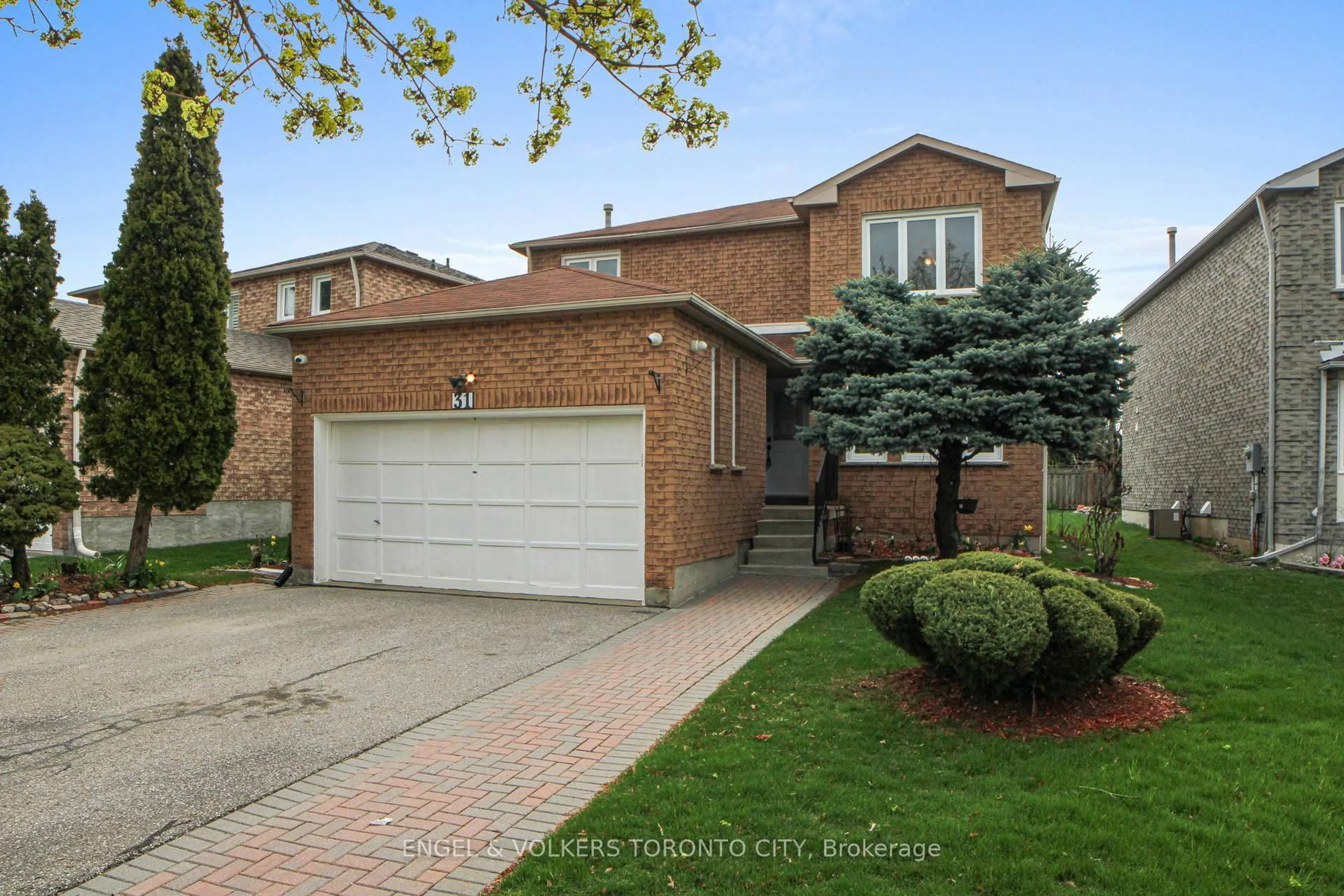 Home with brick exterior material, street for 31 Woodriver St, Richmond Hill Ontario L4S 1B7