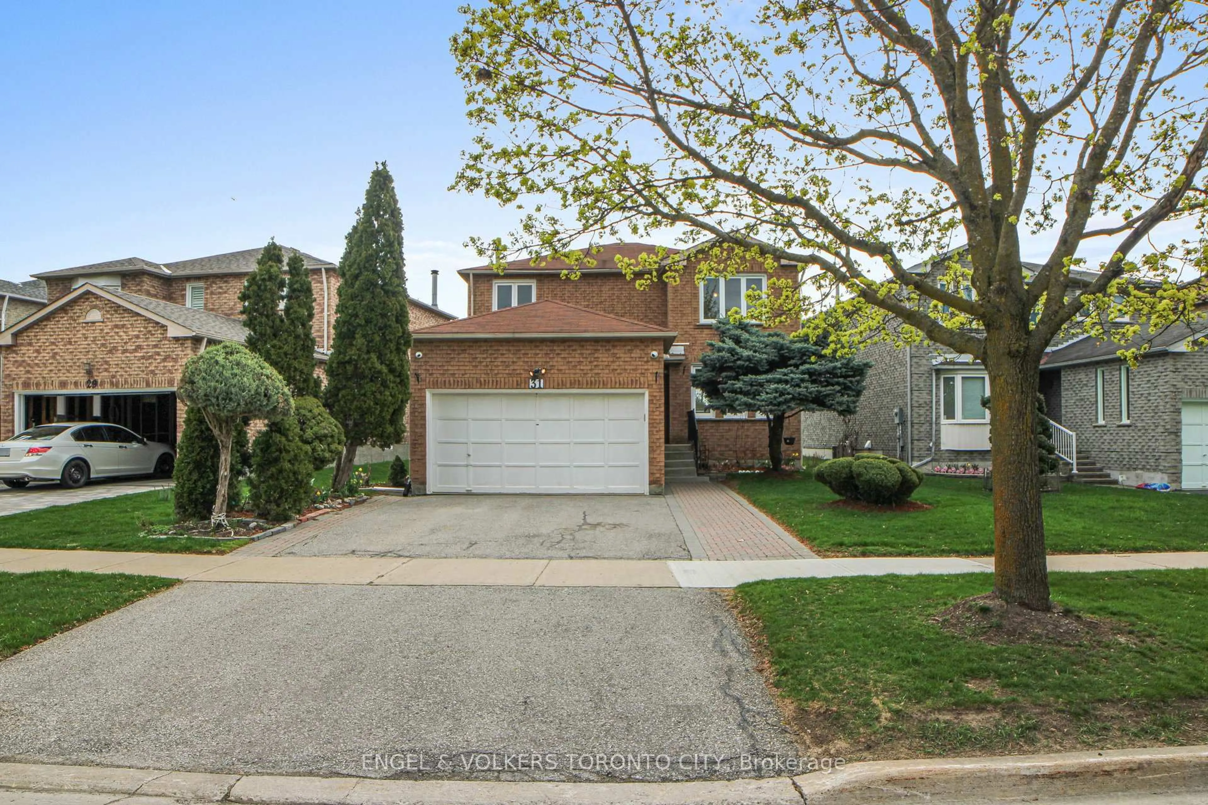Home with brick exterior material, street for 31 Woodriver St, Richmond Hill Ontario L4S 1B7