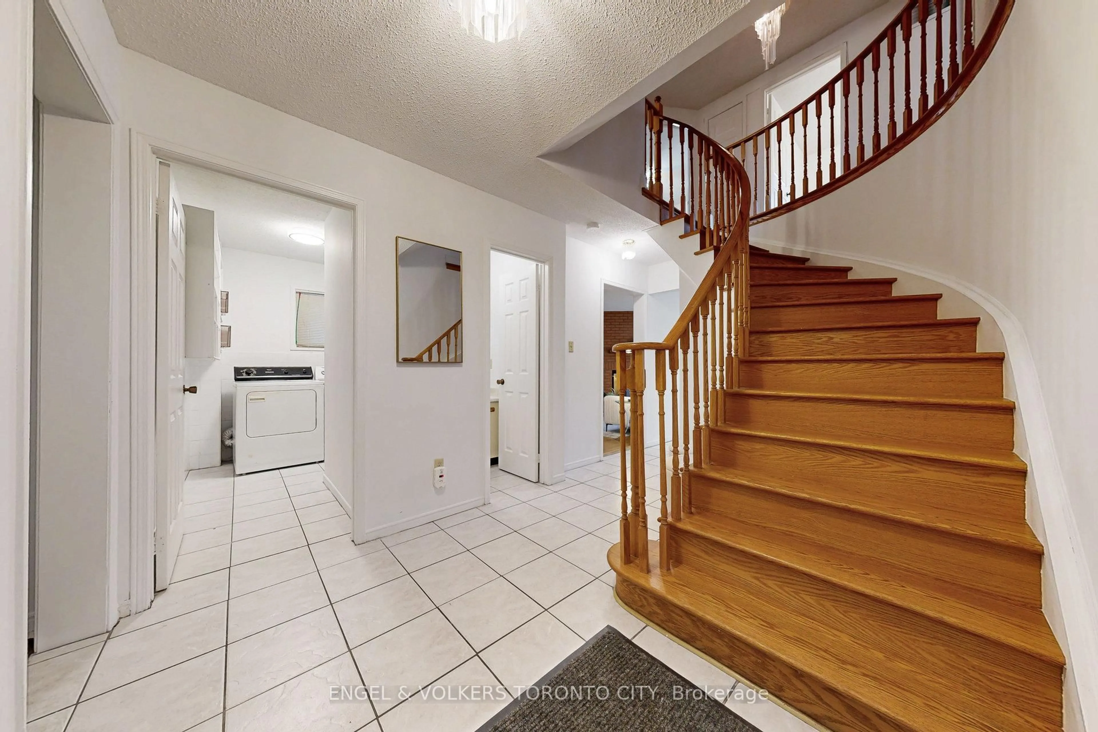Unknown for 31 Woodriver St, Richmond Hill Ontario L4S 1B7