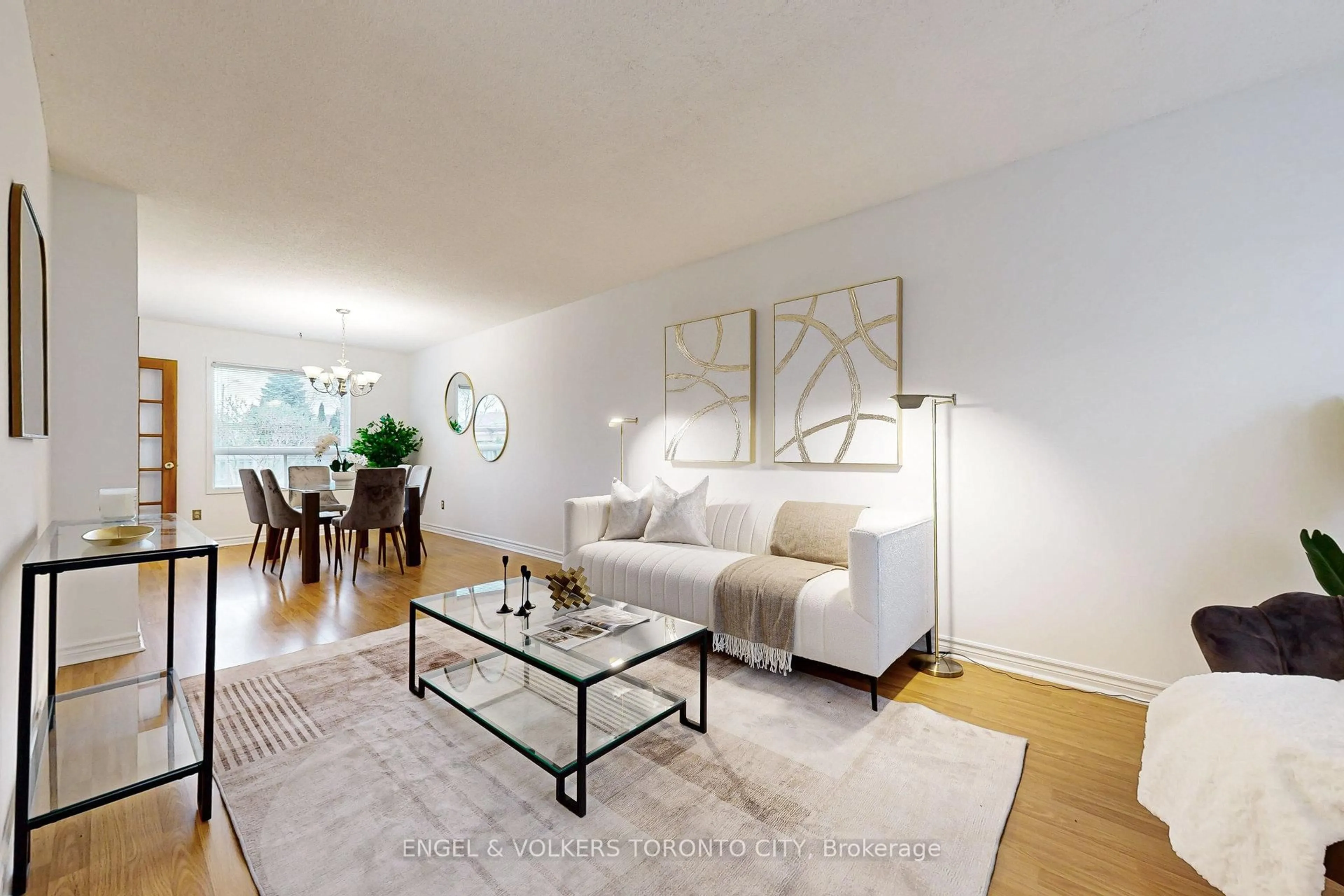 Living room with furniture, wood/laminate floor for 31 Woodriver St, Richmond Hill Ontario L4S 1B7
