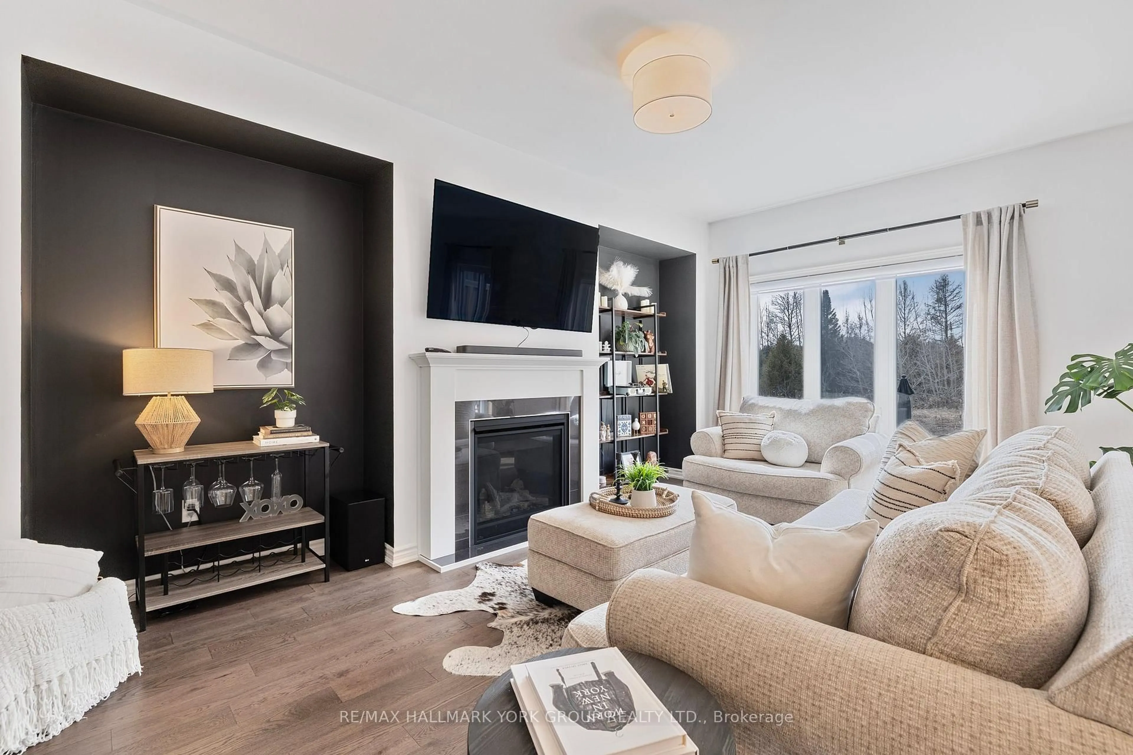Living room with furniture, unknown for 23 Gord Matthews Way, Uxbridge Ontario L9P 0E9