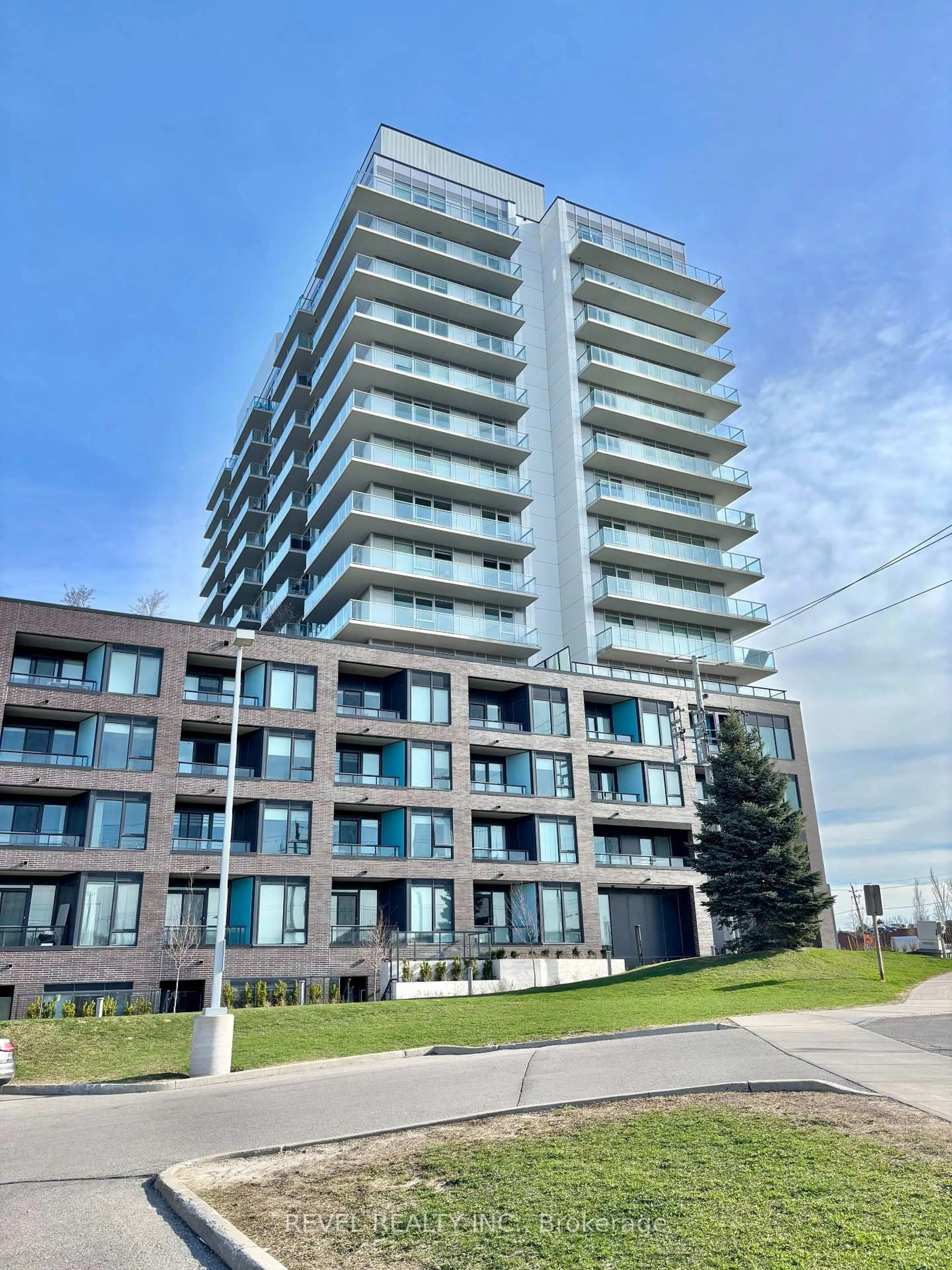 A pic from outside/outdoor area/front of a property/back of a property/a pic from drone, building for 185 Deerfield Rd #1503, Newmarket Ontario L3Y 0G7